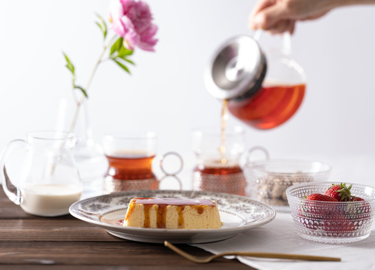 銀よりも高価な「本物のバニラビーンズ」を使用した新ブランド「バニラージュ」、2つのバニラの香りの違いを楽しむカタラーナをMakuakeにて先行