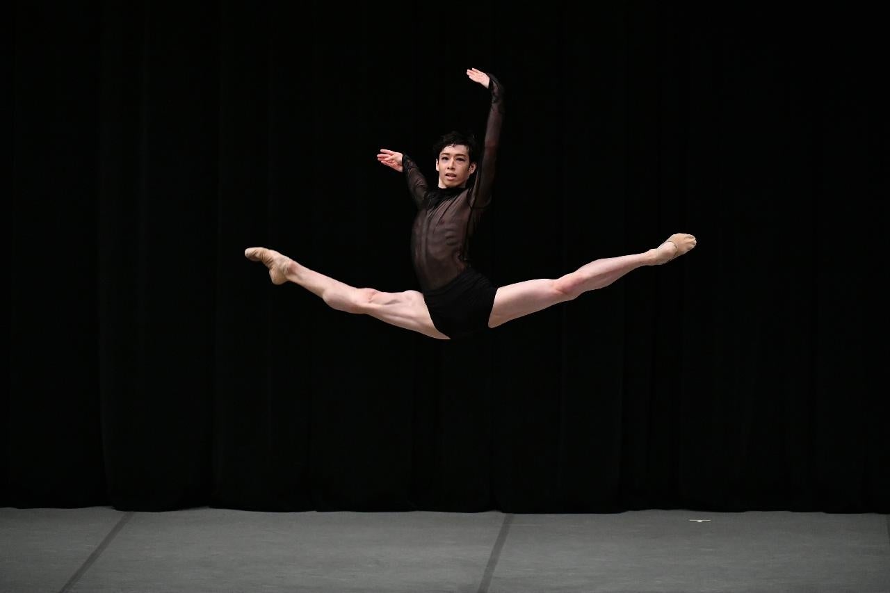 チャイコフスキーの旅よりマジシャンの踊り（2022年開催京都バレエプティコンセール写真：二山治雄、振付：遠藤康行