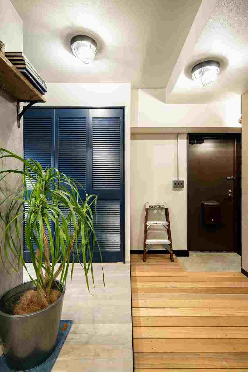 ▲書斎収納と玄関