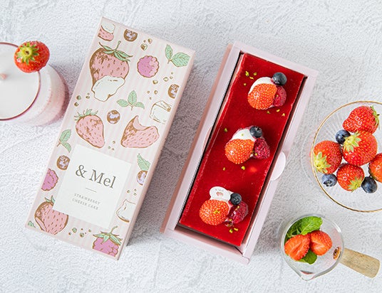 STRAWBERRY MARBLE CHEESE CAKE　パッケージ