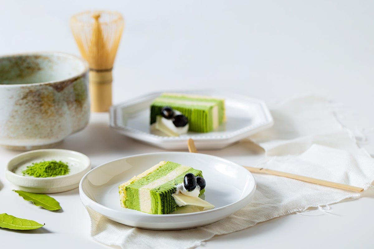 MATCHA WHITE MOUSSE CAKE