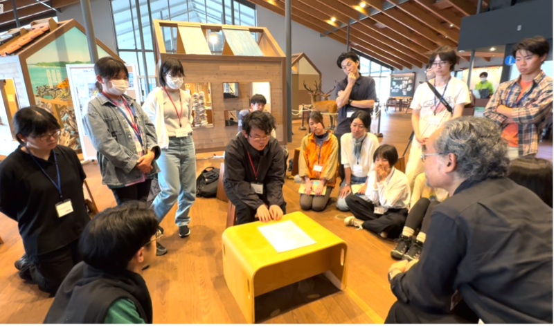 5月19日に牡鹿半島で開催された地元中高生とのスケッチやディスカッションの様子