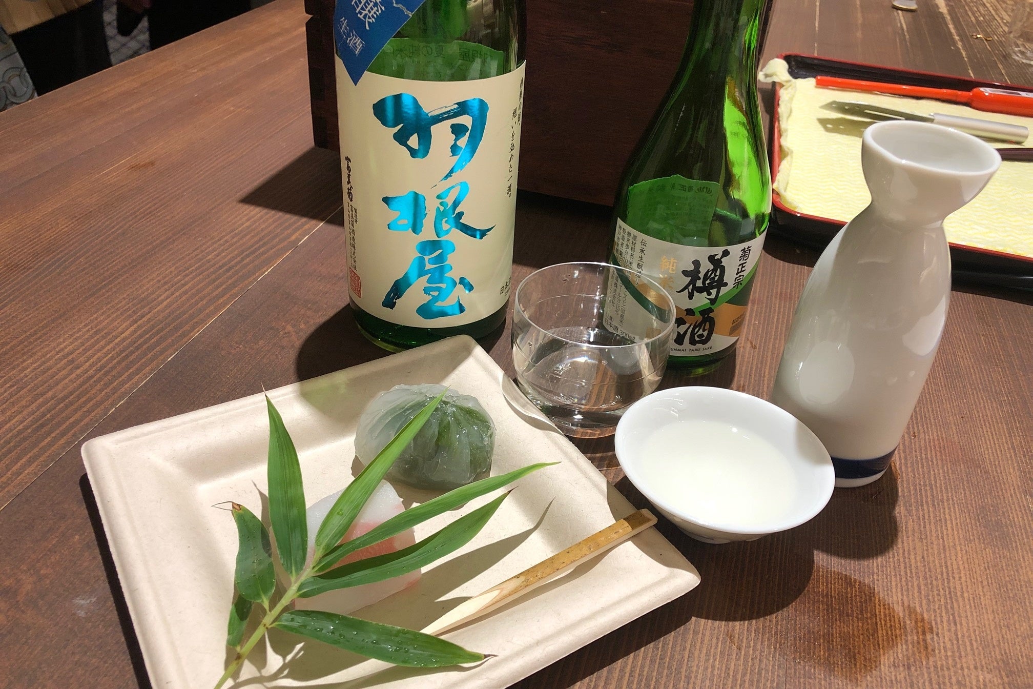 提供された和菓子と日本酒