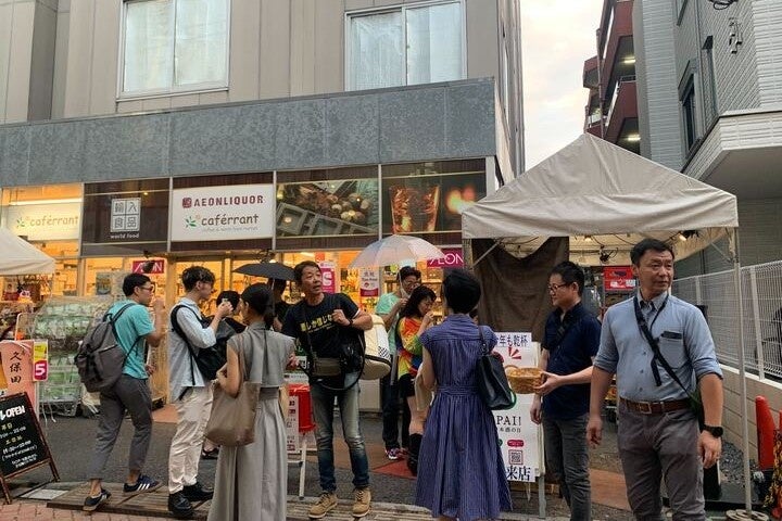 店頭でも日本酒の日に多くの方が日本酒を体験　イオンリカー高円寺店