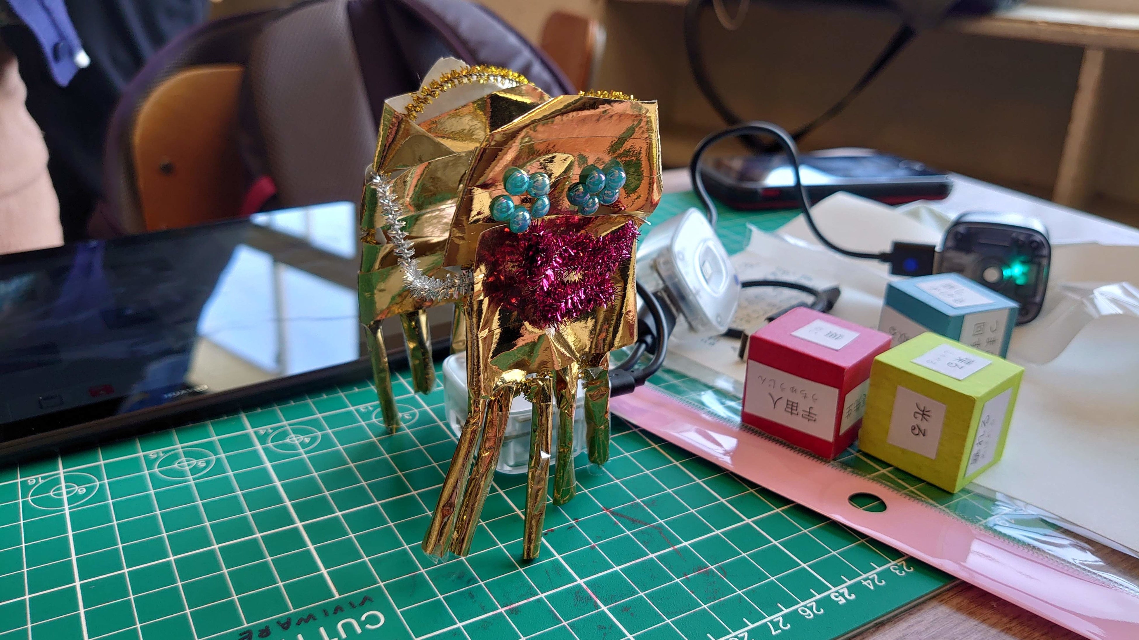 「手の動きに反応して、光りながら地球征服をたくらむ宇宙人」のプロトタイプ