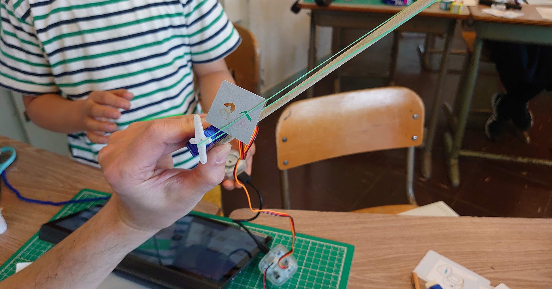 工作された「吹っ飛ばされる校長先生」