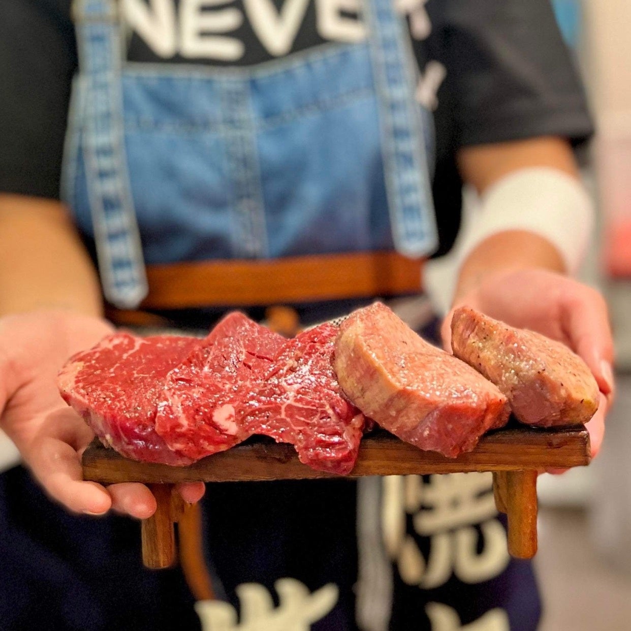 皿からはみ出る「伝説盛り」を赤坂でも！