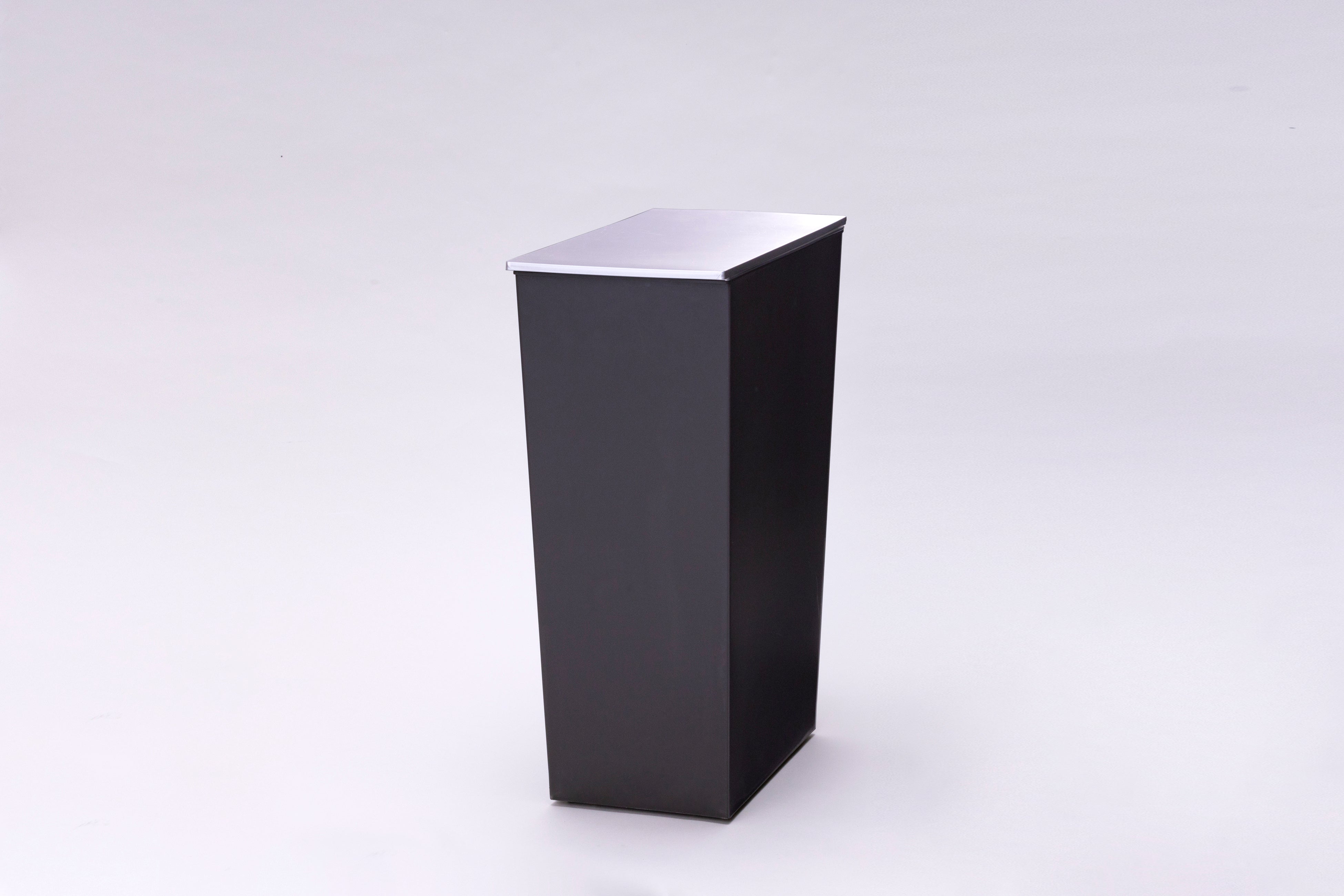 メタリックブラック