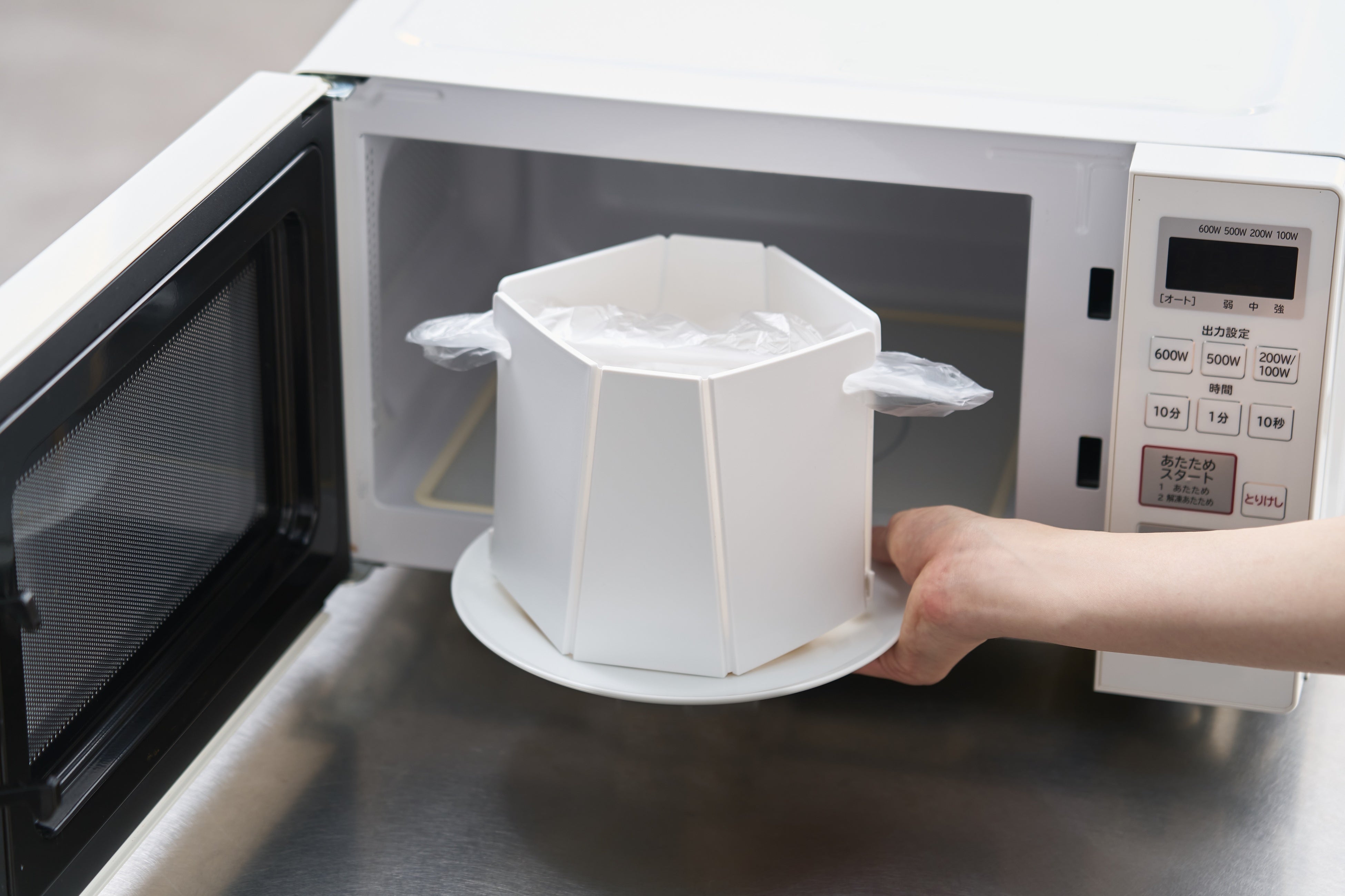 アイラップをセットしたまま電子レンジ加熱が可能