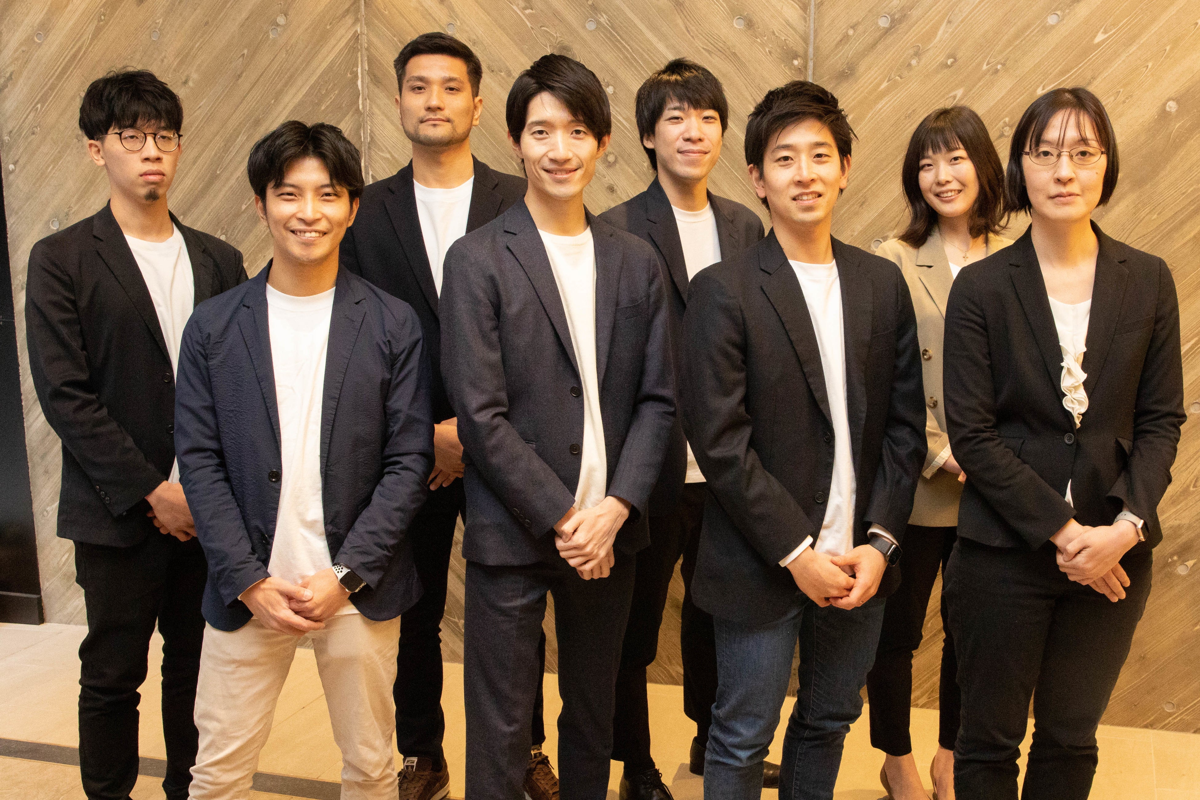 代表・田尻大介（前列右から２番目）と、DataLabsメンバー