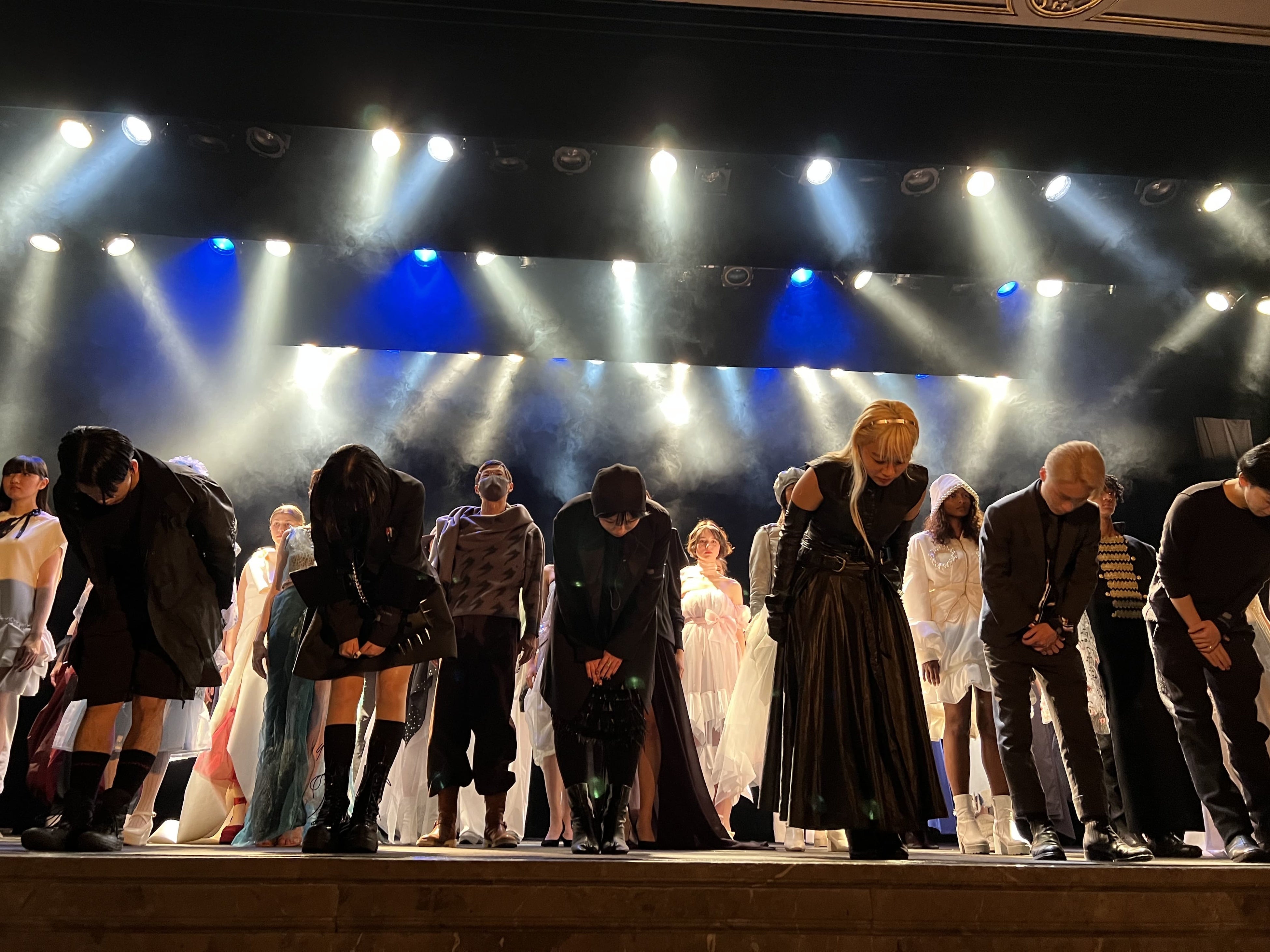 ファッションショーフィナーレでのあいさつ