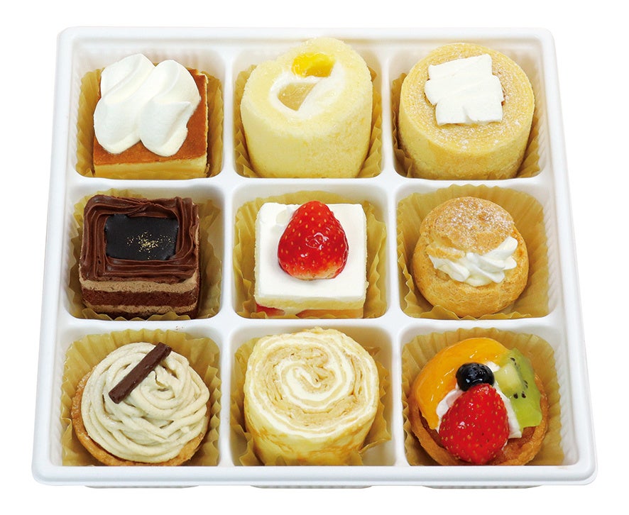 新品未使用　ベコちゃん デザートケーキ 画像1 / 4＞ハローキティとペコちゃんがコラボ！新作スイーツ