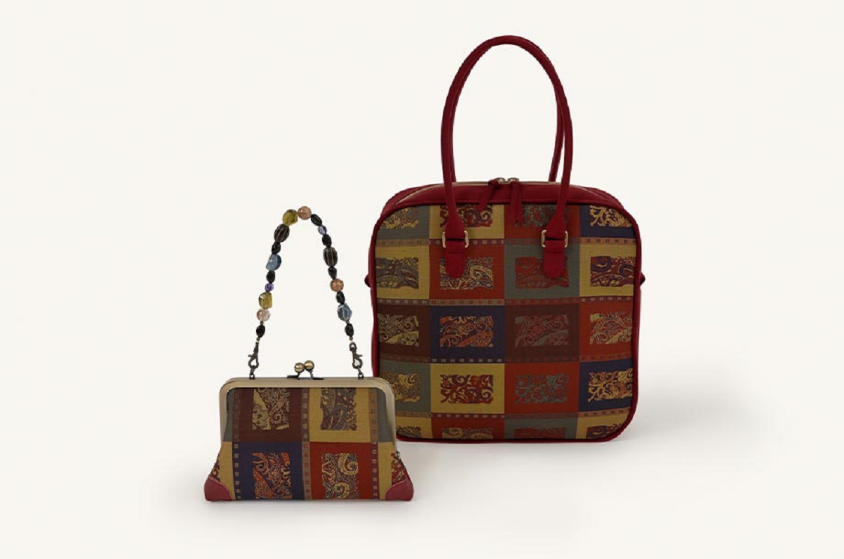 「自分が欲しいもの、使いたいもの」をモットーに着物や帯をリメイクしてバッグや洋服・アクセサリーなどを製作する〈まぐ屋〉。生地からのオーダーも可能。