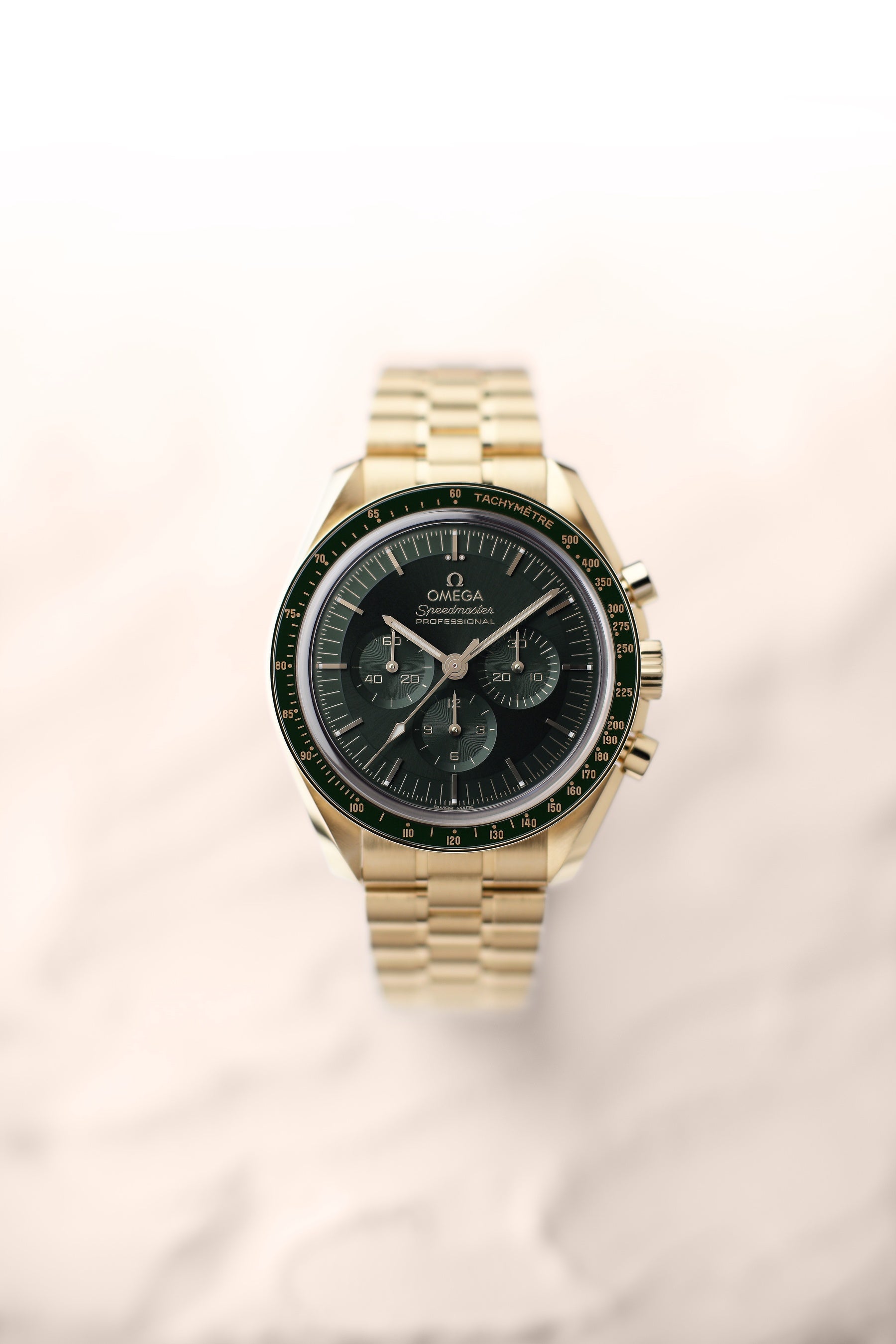 〈オメガ〉スピードマスター ムーンウォッチ ムーンシャイン™ゴールド