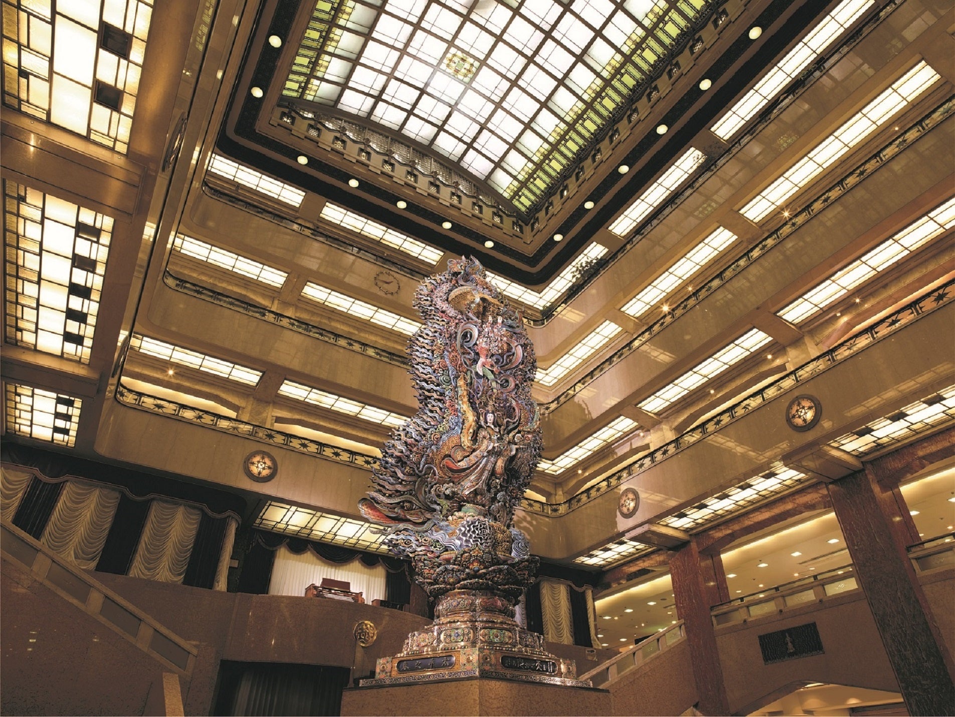 日本橋三越本店 本館１階 中央ホール