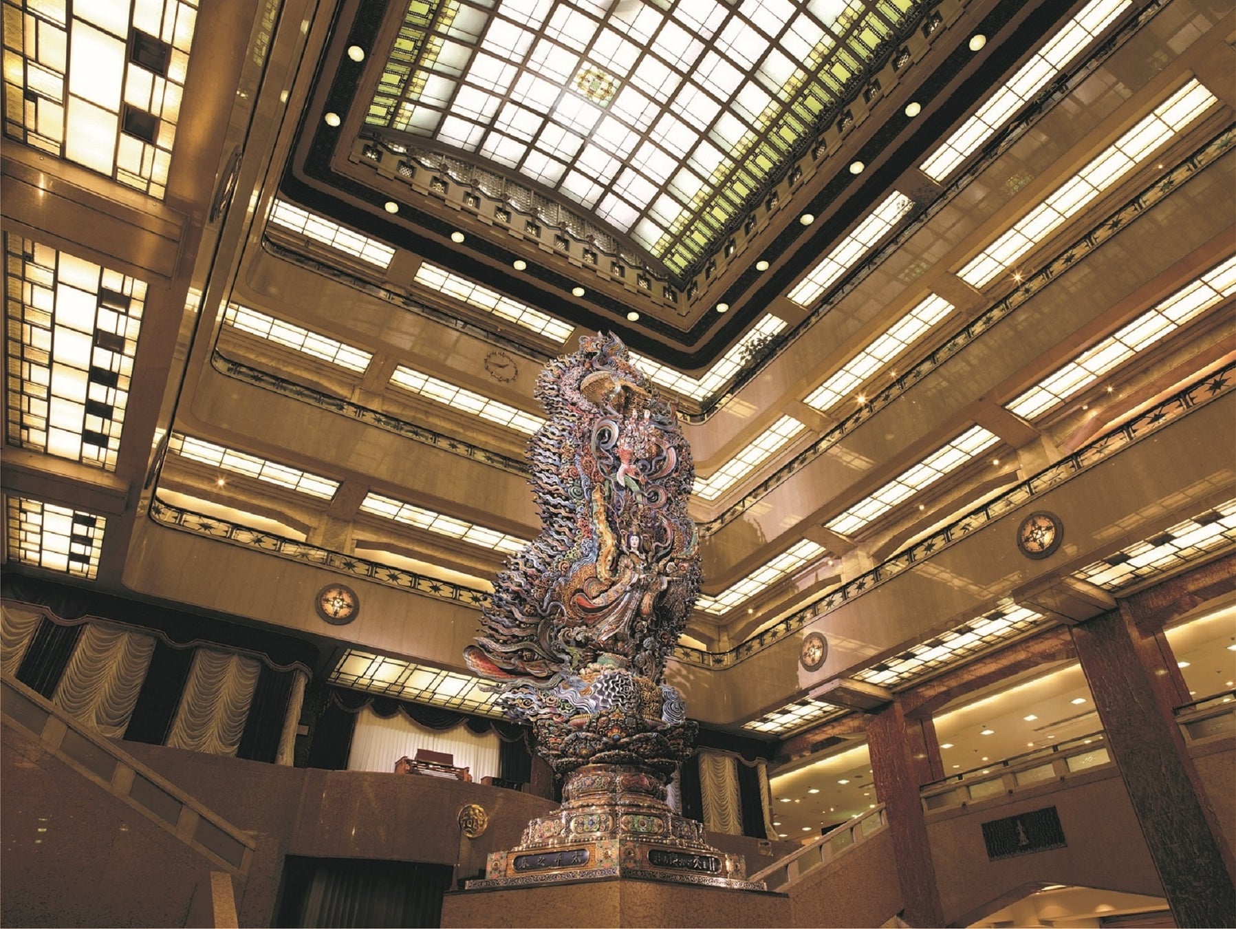 日本橋三越本店 本館1階 中央ホール