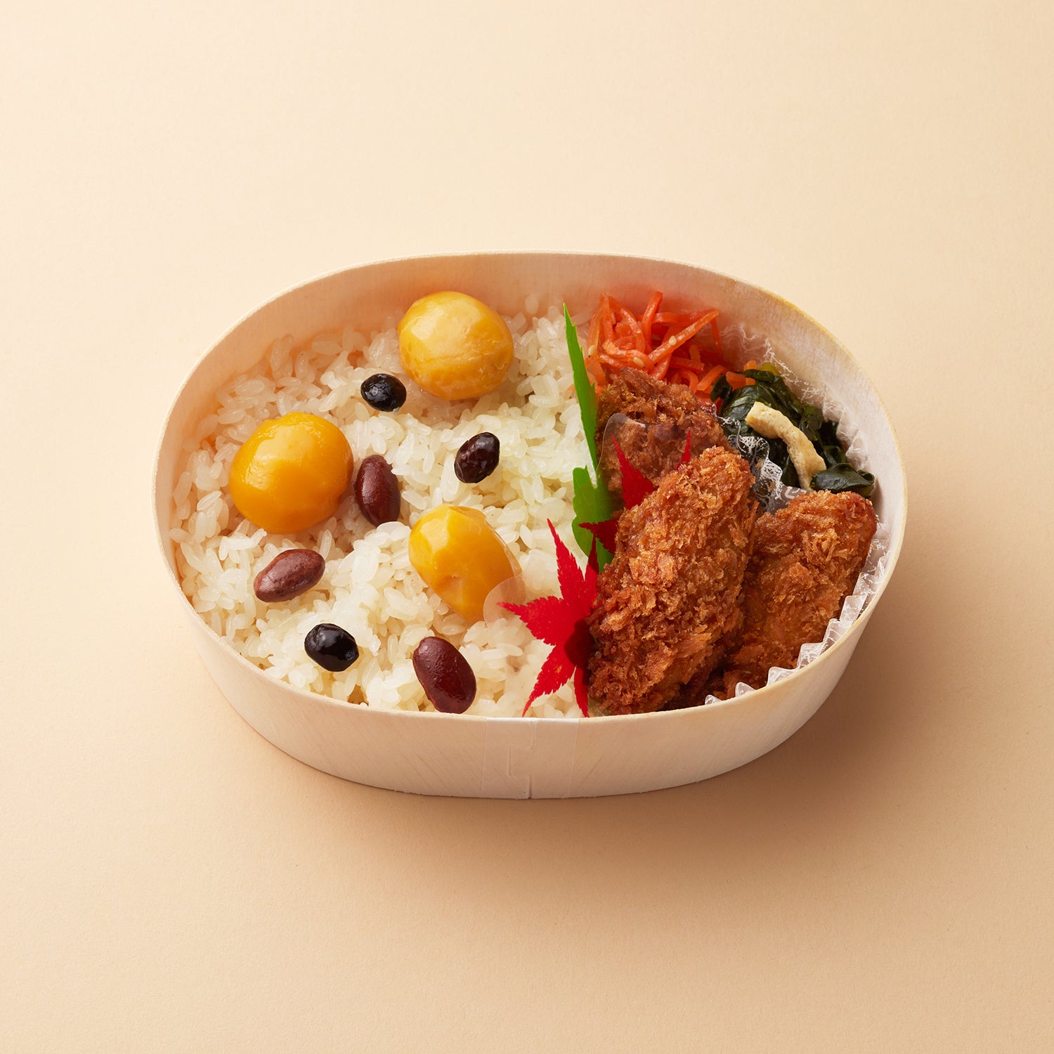 〈たかもみ〉 広島県江田島産カキフライと大粒栗おこわ弁当　980円