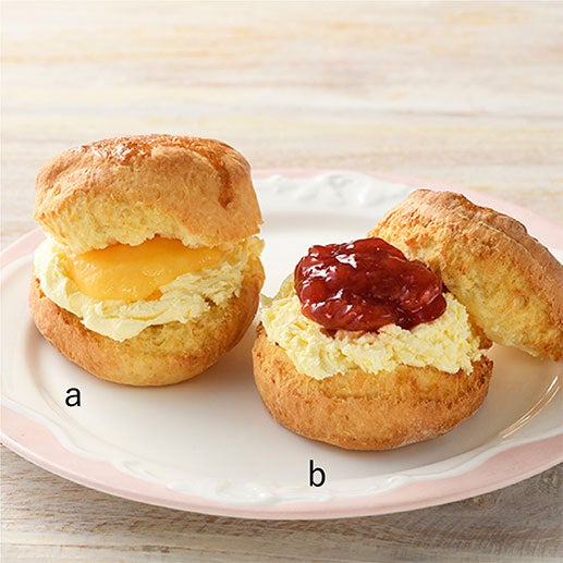 正しい英国式スコーンサンドウィッチ a.レモンカード b.ストロベリージャム 651円［各日各100点限り］ 各1個、日本製
