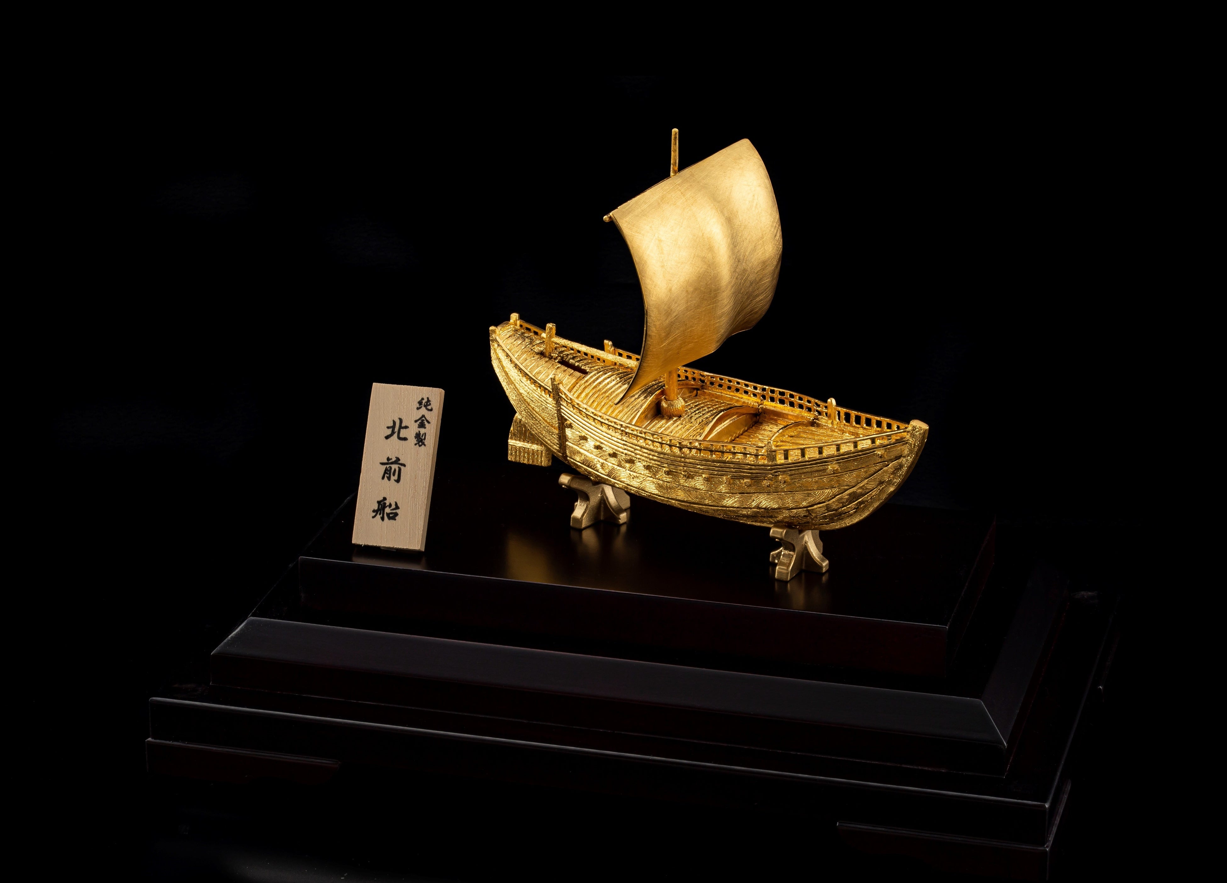 K24 北前船 16,500,000円 （650g／約全長13.6×幅6.4×高さ11.0cm）
