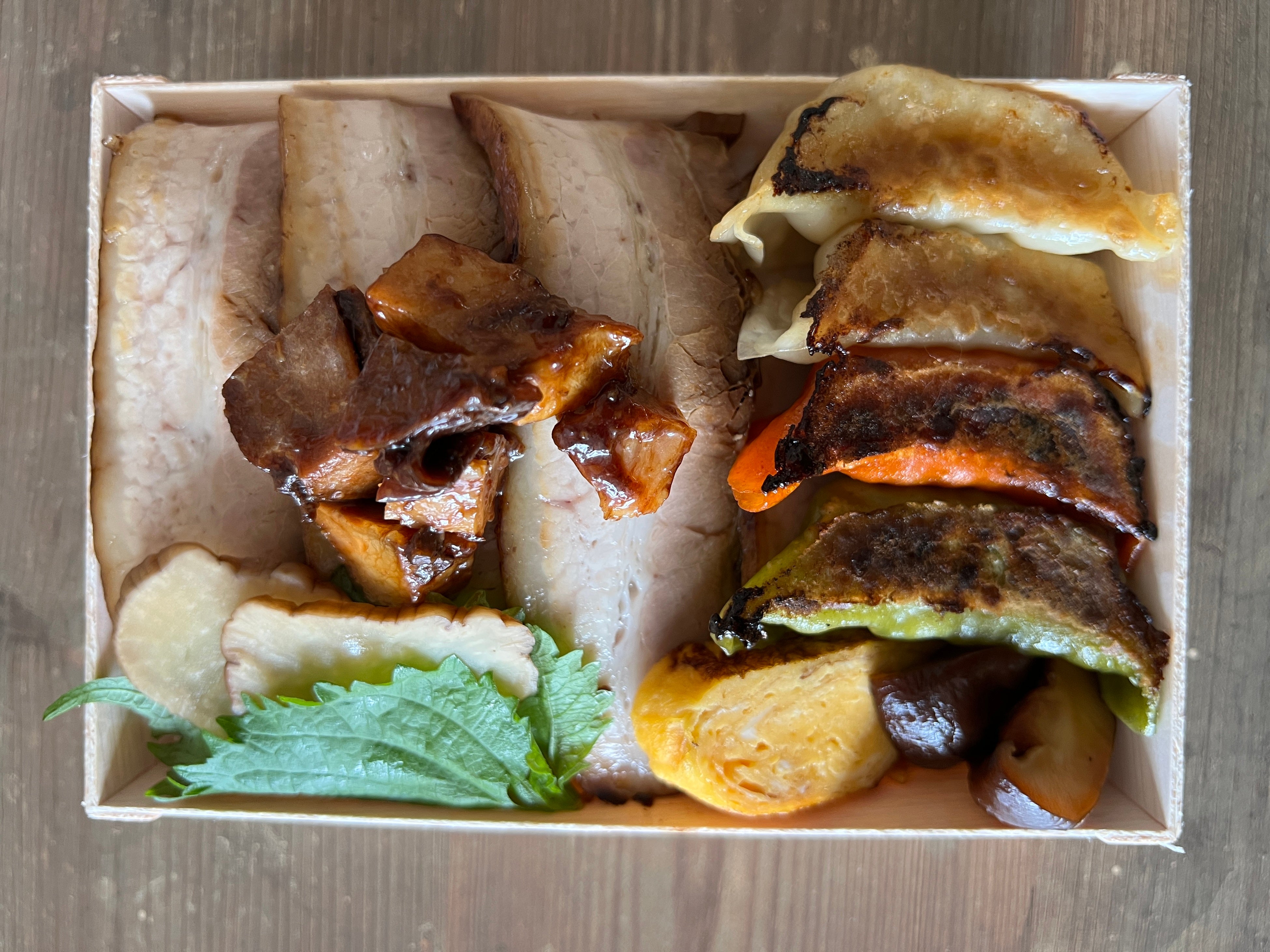 ＜餃子の餃天＞ チャーシュー餃子弁当 1折　1,296円