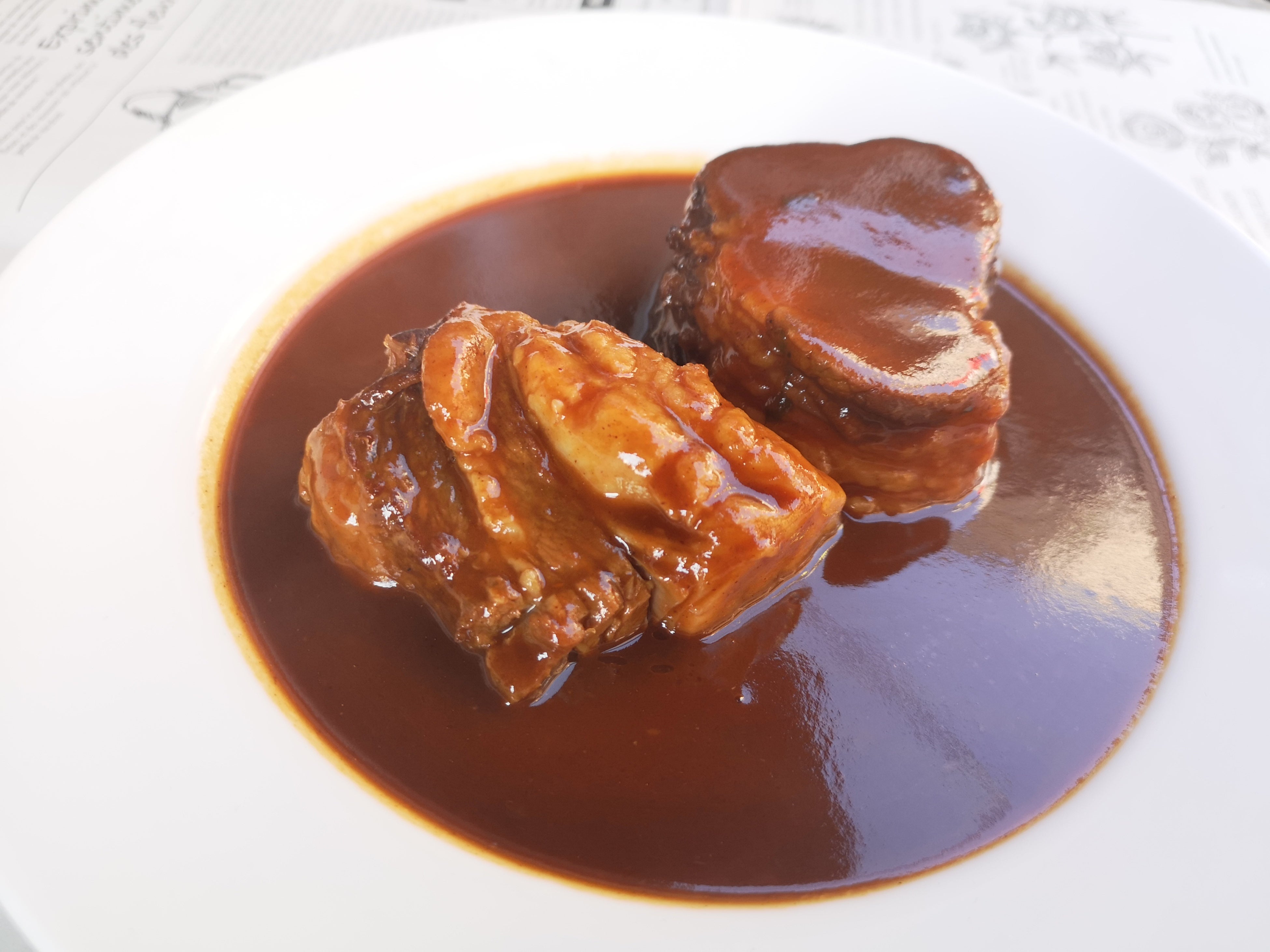 ＜フレンチデリカテッセンカミヤ＞ お家ディナーを楽しむ　レストランメイドの熟成牛赤ワイン煮込み 1セット　2,700円