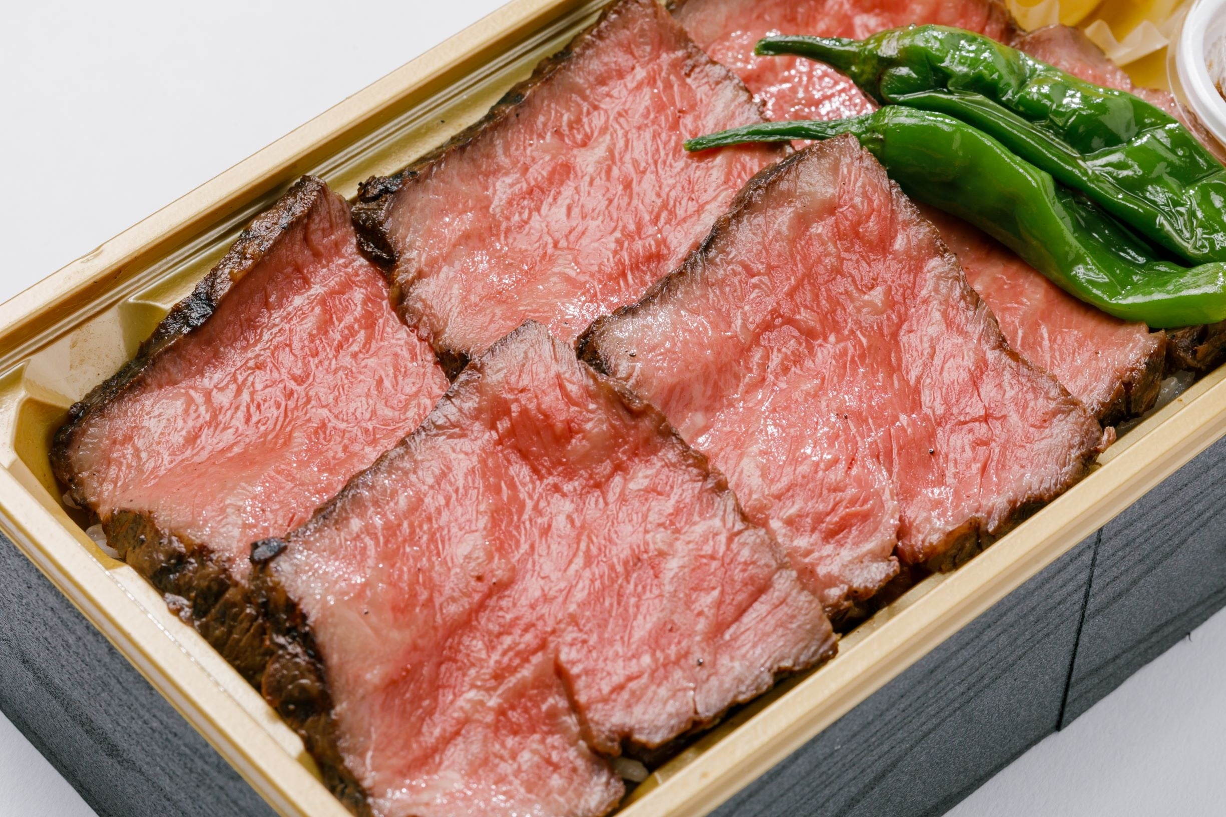 ＜小島商店＞ 近江牛低温調理ステーキ弁当　 １折　2,881円