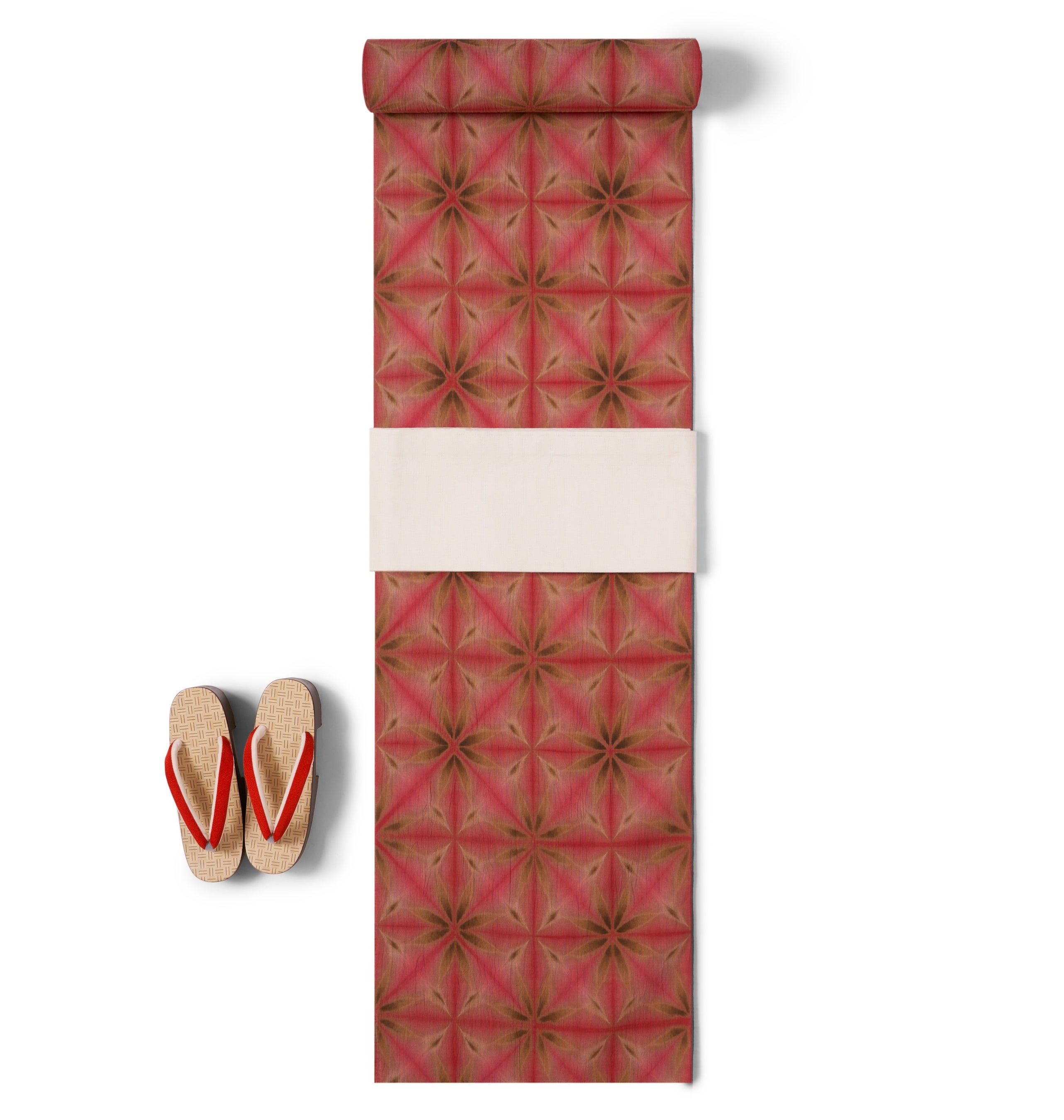 ＜藤井絞＞婦人絞りゆかた 99,000円　＜竺仙＞麻市松半幅帯 31,900円　＜神田胡蝶＞ 婦人下駄 23,100円