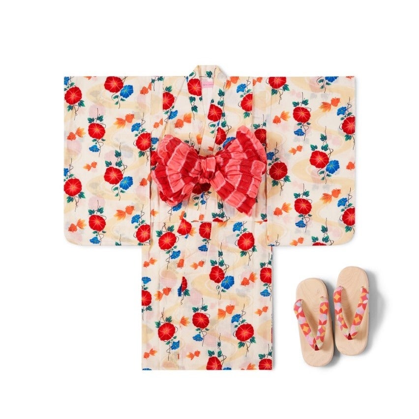 ＜古今ジュニア＞女児プレタゆかた 13,200円　兵児帯 9,680円　下駄 7,480円