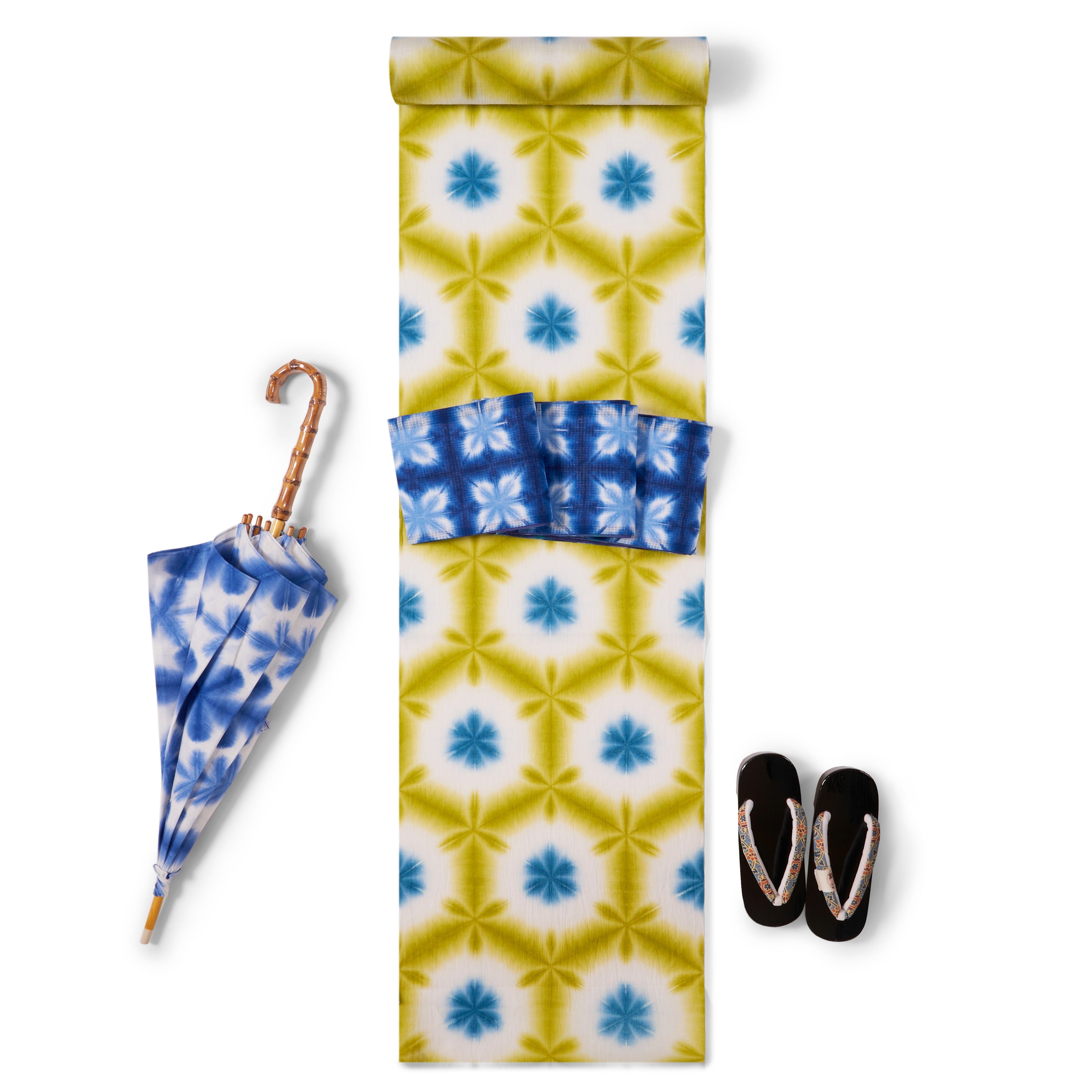 ＜藤井絞＞婦人絞りゆかた地 77,000円 　半幅帯 33,000円 　日傘 33,000円   ＜神田胡蝶＞ 婦人下駄 15,400円