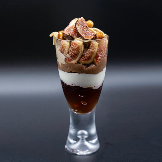 ＜パティシエールマヨ＞お茶とイチジクのパフェ 各日100食限り 3,850円(1人前)［10月25日(水)～10月27日(金)のみのメニュー］