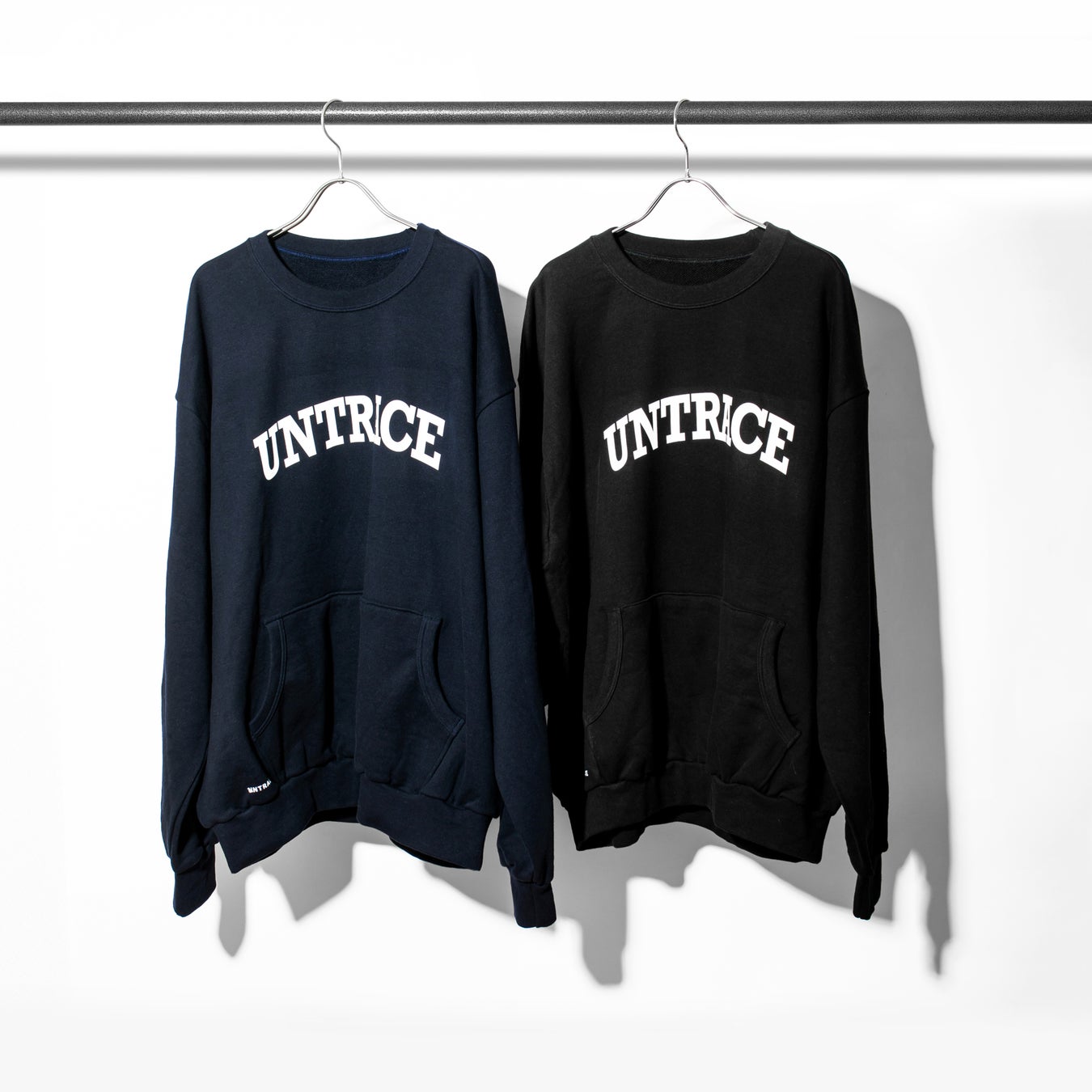 ■UNTRACE COLLEGE LOGO SWEAT(Black×White, Navy×White)  ¥19,800 税込