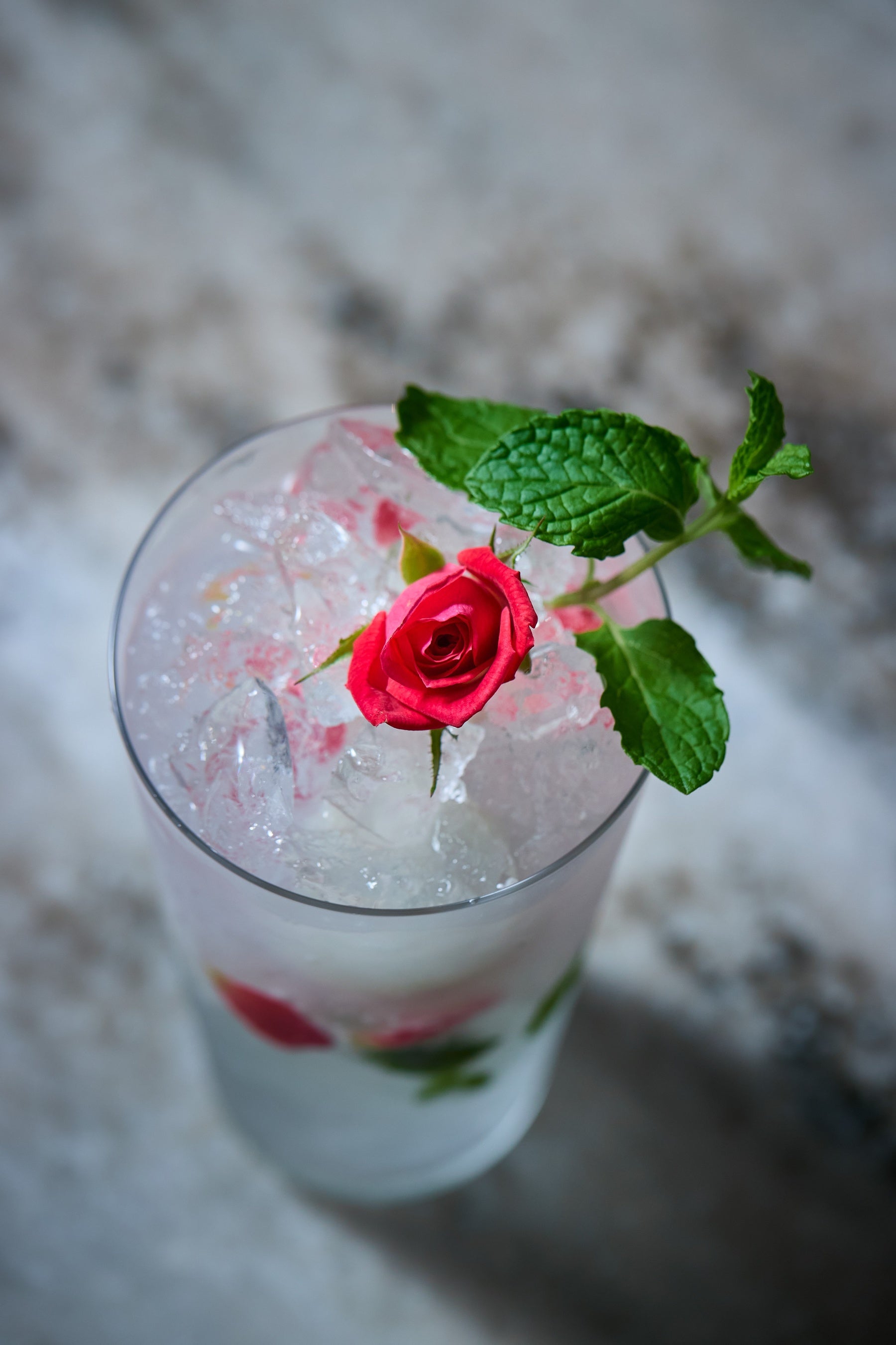 ライチとバラのモヒート