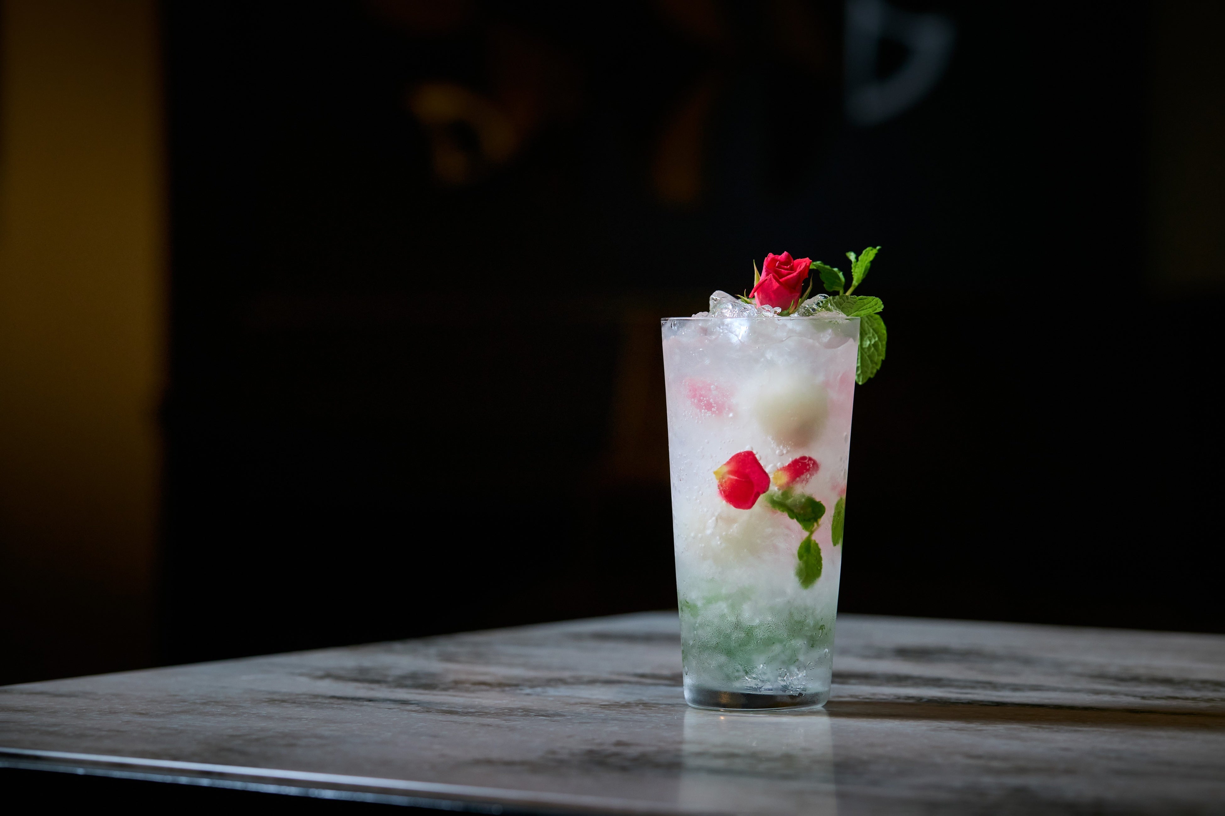 ライチとバラのモヒート