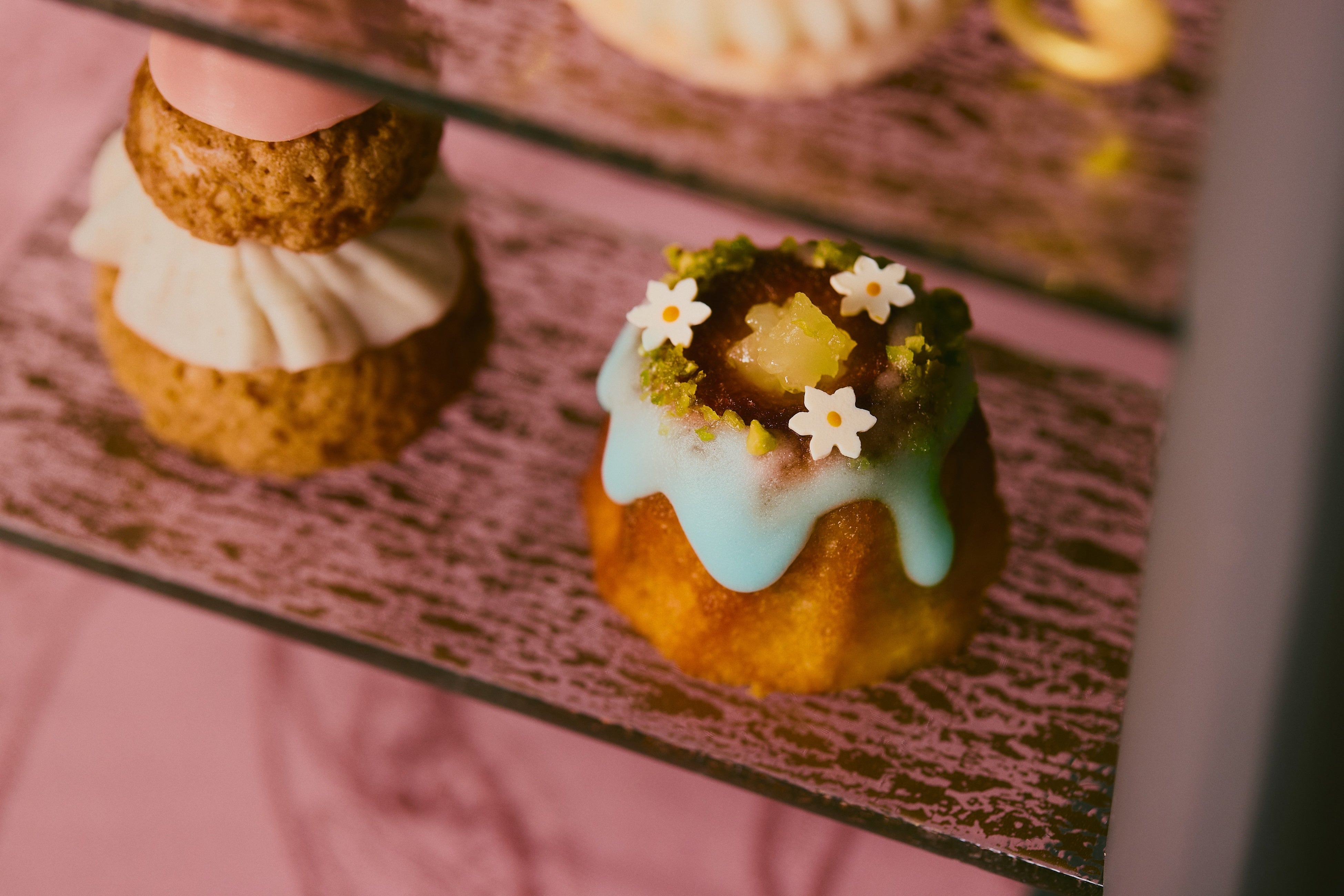 スタンドスイーツ(左:ルリジューズ,右:フルール)