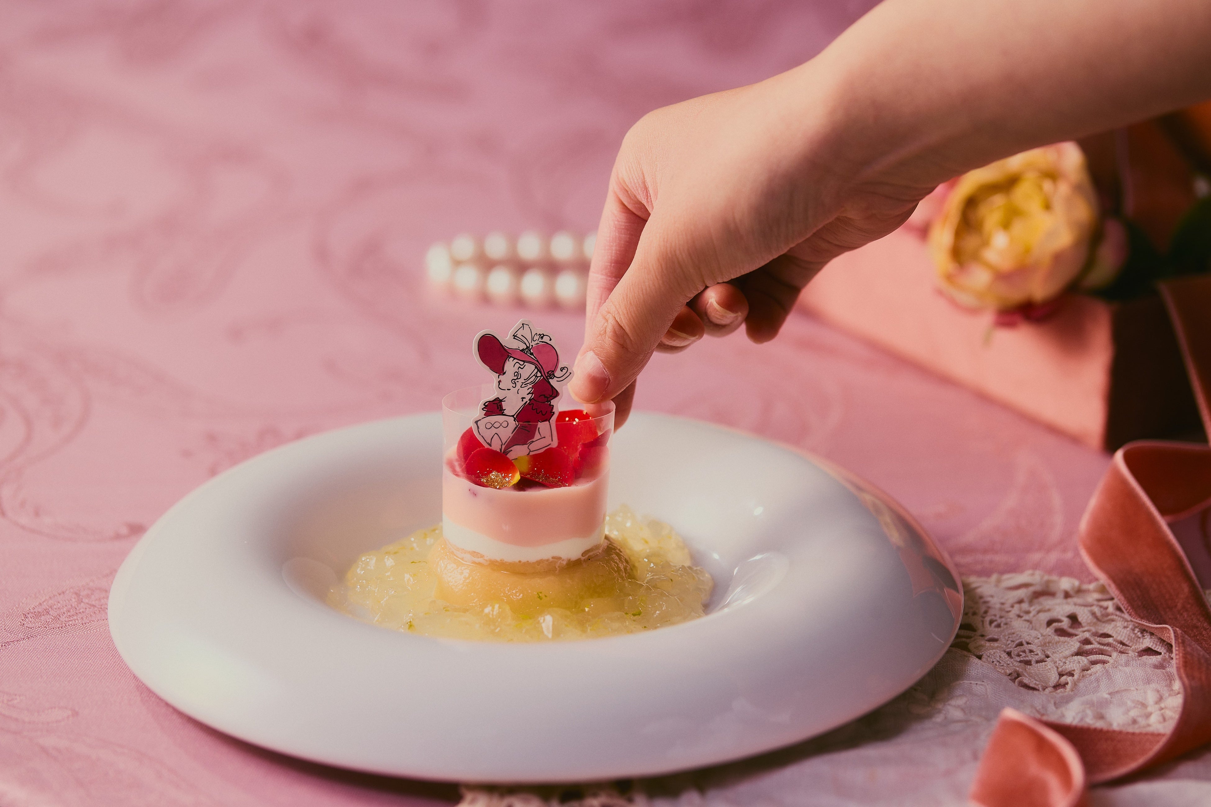 ウェルカムデセール「ローブ ド ペッシェ」フィルム取り外しシーン