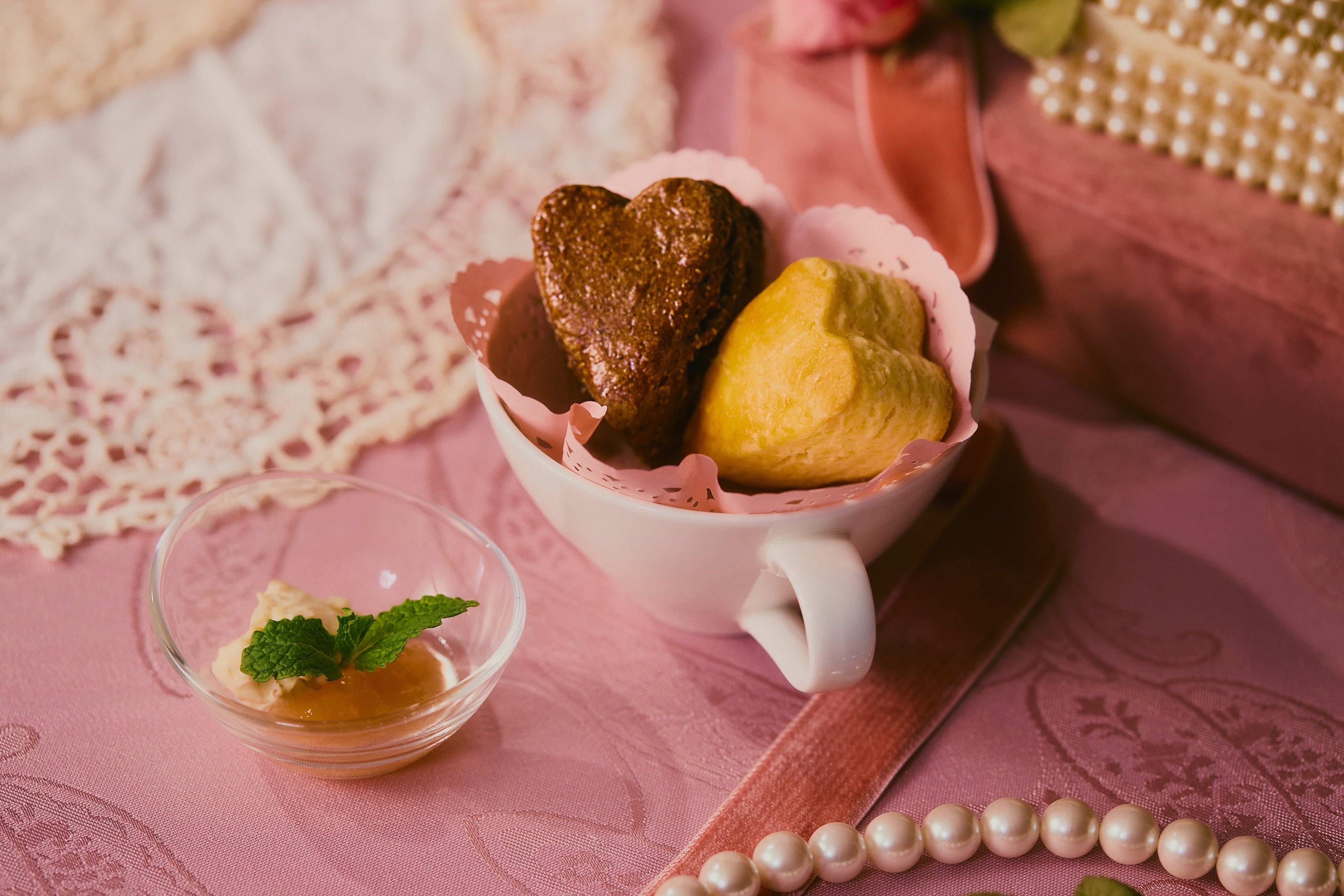 スコーン2種(ミルクスコーン,クランベリーとココナッツのスコーン)