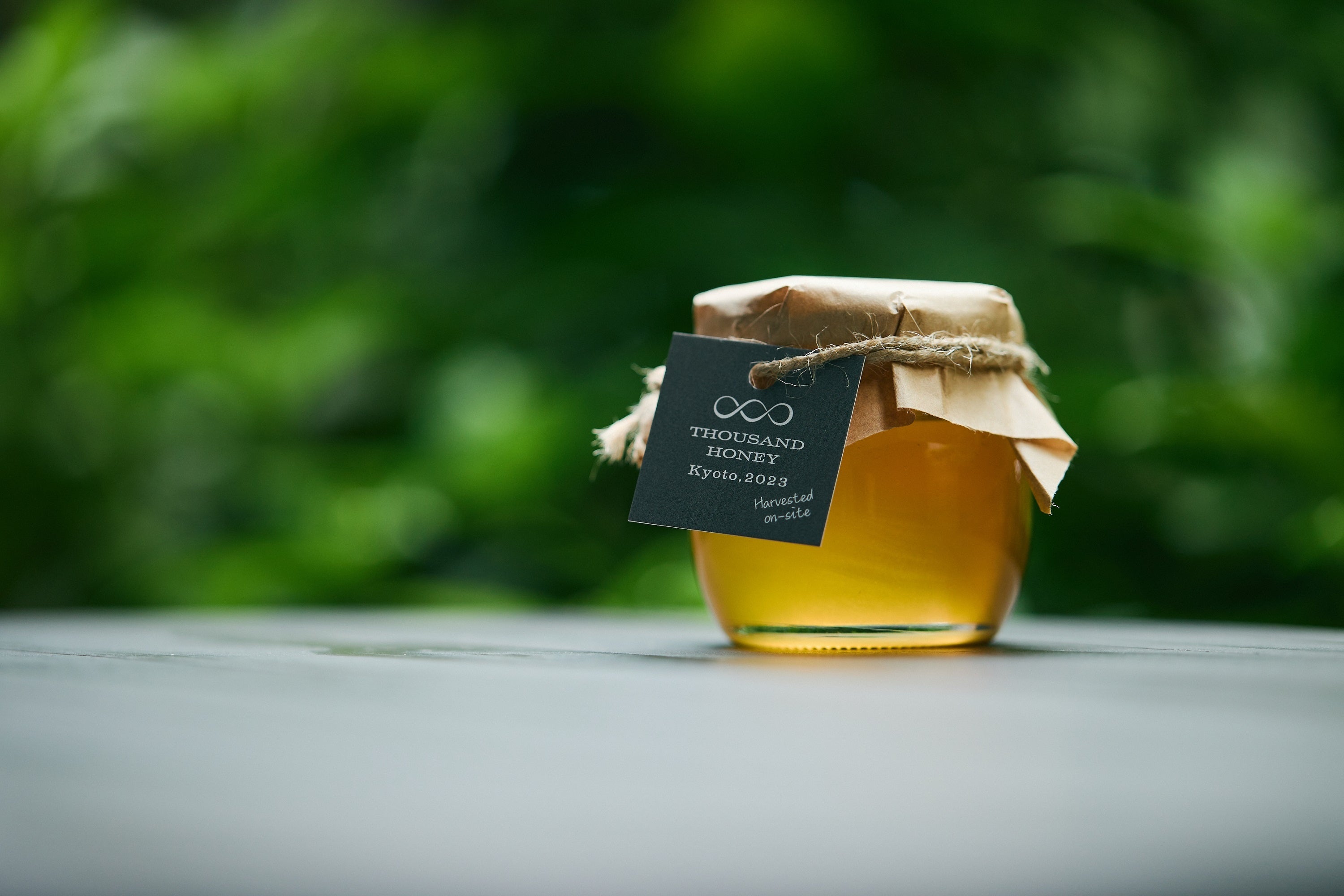 ホテル屋上で採れたTHOUSAND HONEY