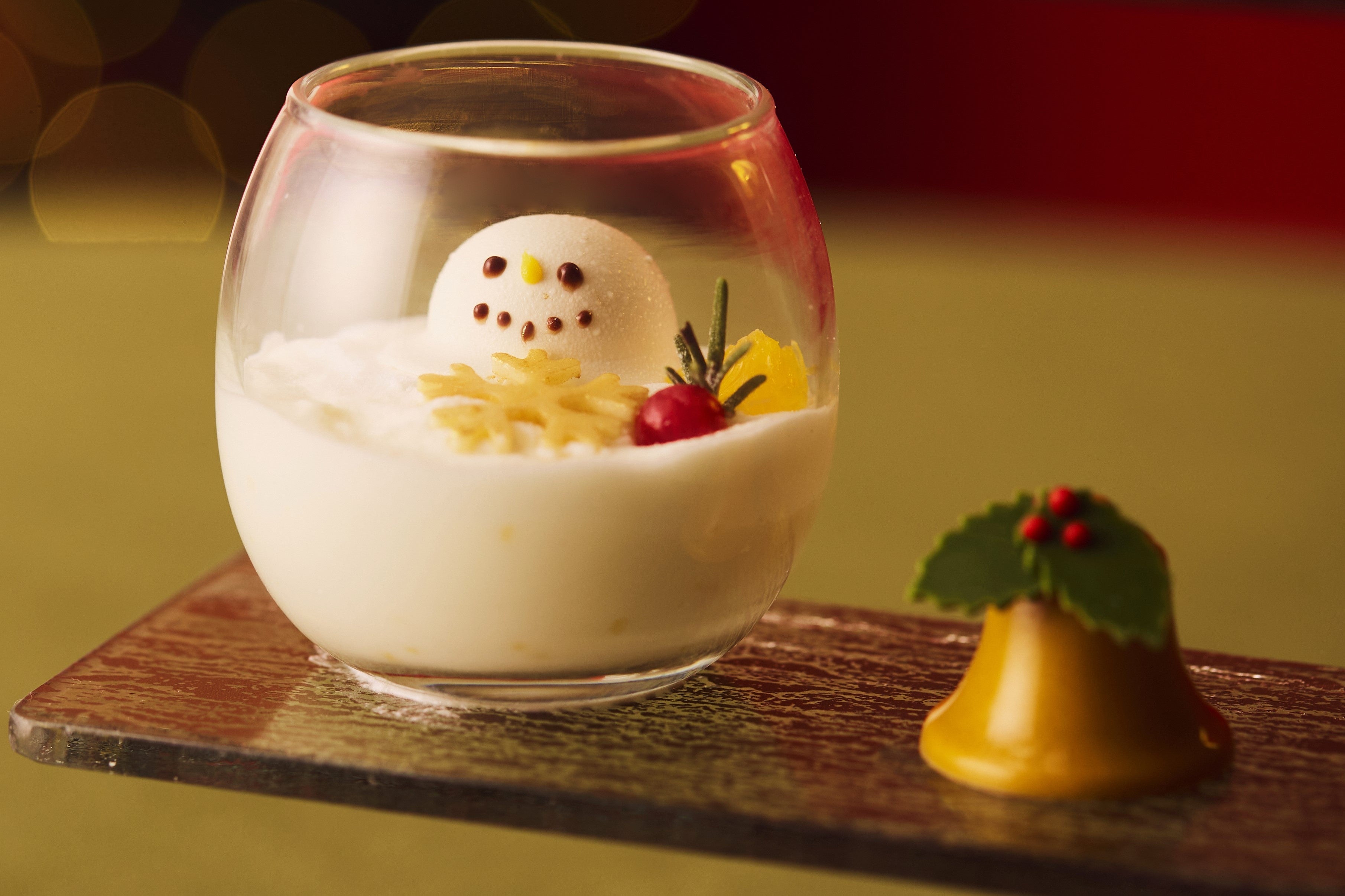 左｜スノードーム、右｜ボンボンショコラ ベル