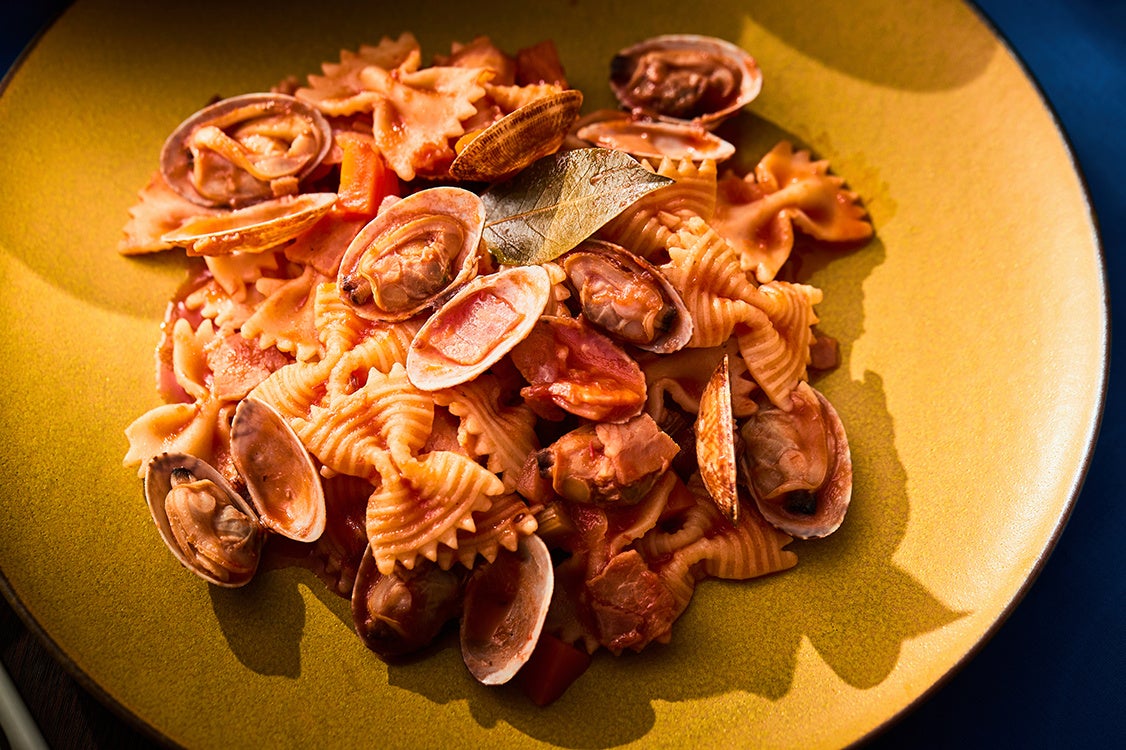 蝶々型パスタ(ファルファッレ) トマトとアサリのソース(マンハッタンクラムチャウダーソース)※ランチ限定