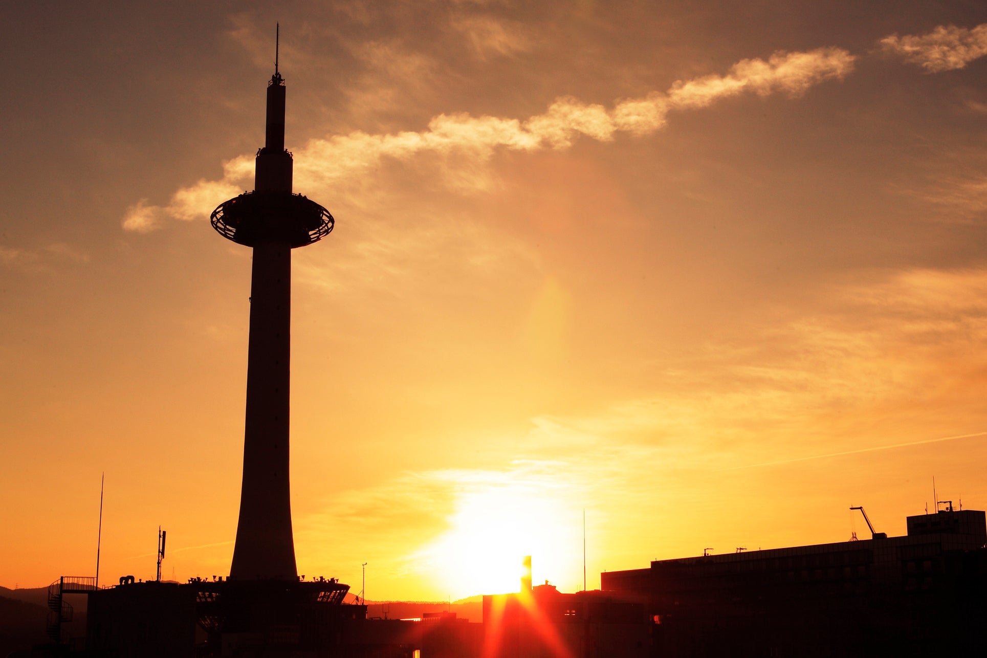 「ニデック京都タワー 元旦初のぼり2026」を開催