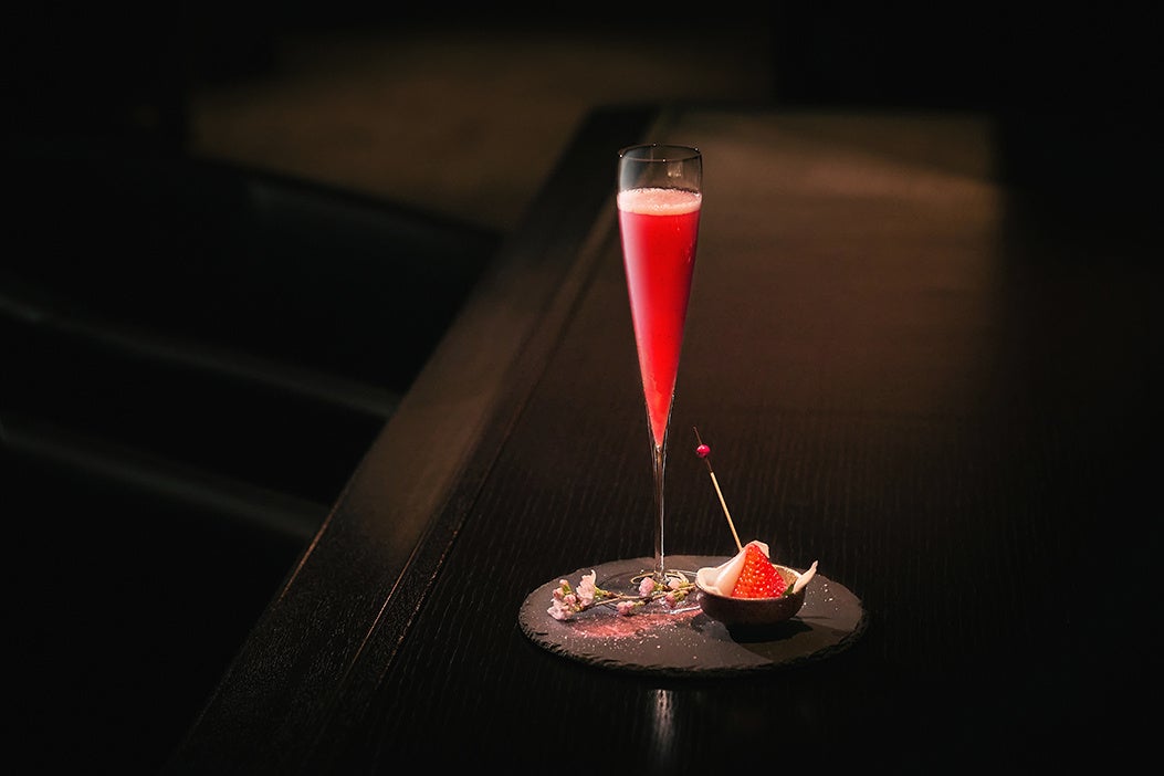 いちごと桜のシャンパンカクテル