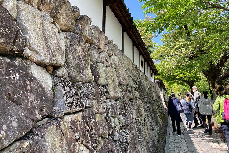 見事な石垣が残る穴太衆 あのうしゅう のふるさとをホテルスタッフがご案内 石積みの町 比叡山坂本めぐり 宿泊プラン 琵琶湖ホテル で4月1日 金 よりスタート 京阪ホテルズ リゾーツ株式会社のプレスリリース 見事な石垣が残る穴太衆 あのうしゅう のふるさとをホテルスタッフがご案内 石積みの町 比叡山坂本めぐり 宿泊プラン 琵琶湖ホテル で4月1日 金 よりスタート 京阪ホテルズ リゾーツ株式会社のプレスリリース