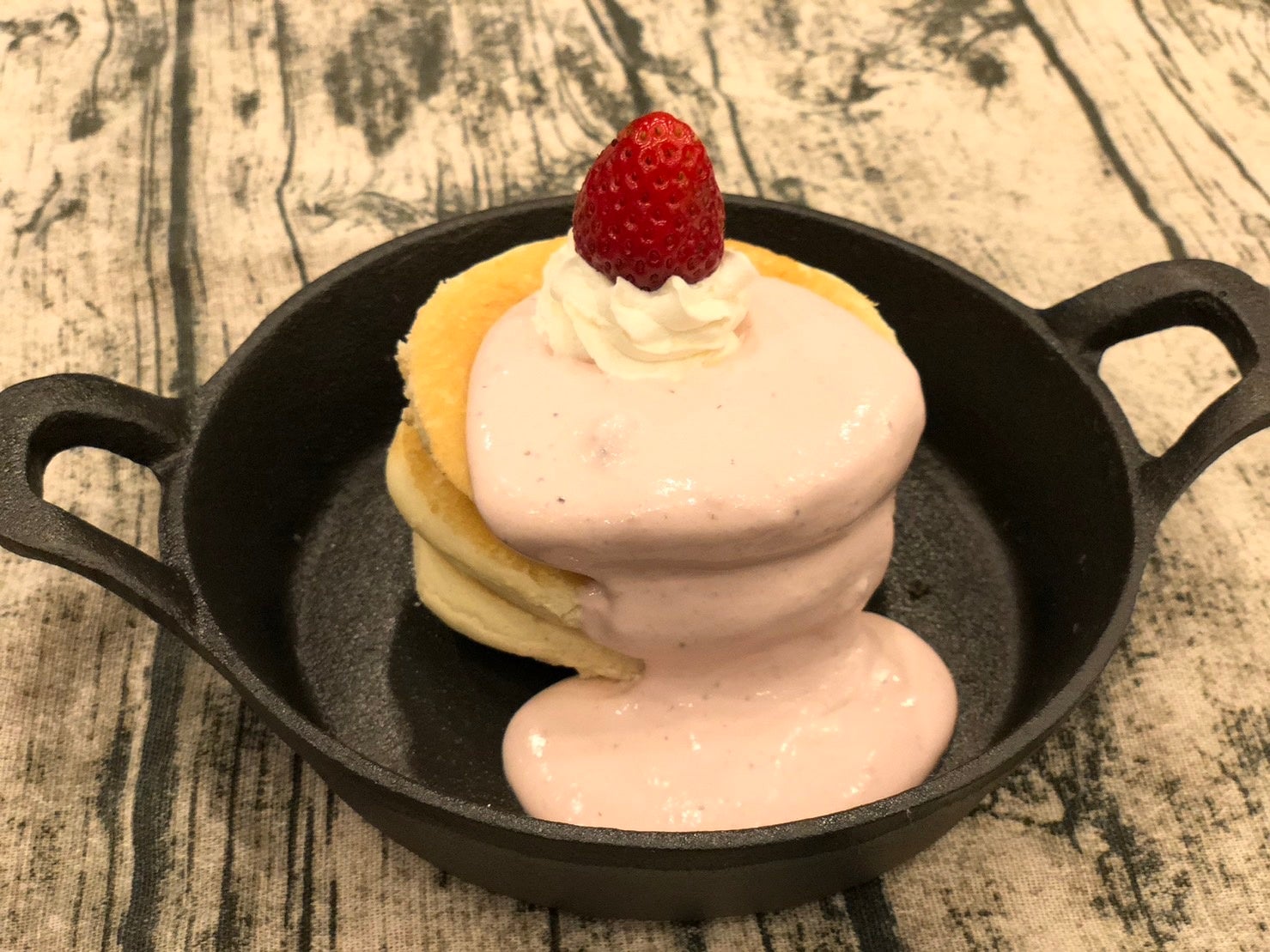 いちごミルクパンケーキ¥880