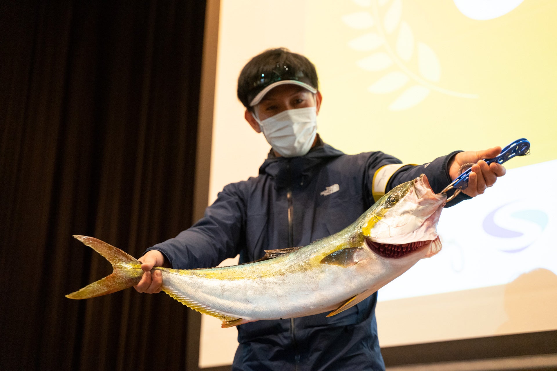 ヒラマサを釣り上げ堂々優勝