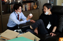 左から）白洲迅、岡部たかし