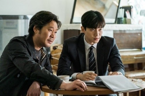 （左から）ユ・ジェミョン、ジュノ（2PM）（C）STUDIO DRAGON CORPORATION