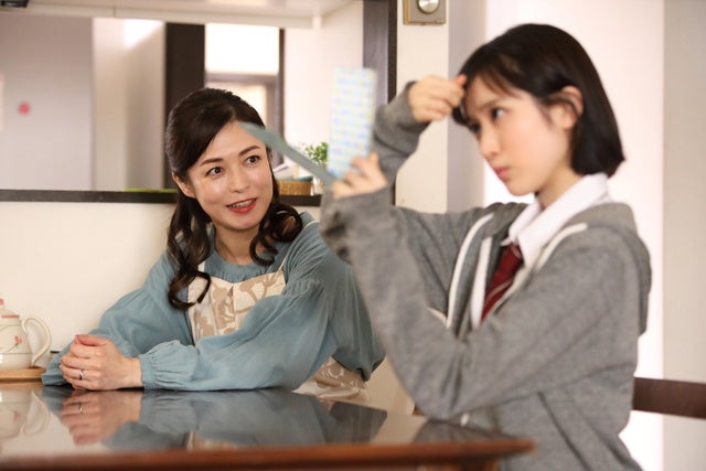 左から）横山めぐみ、福本莉子