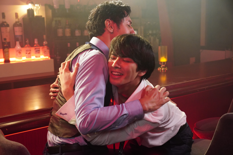 （左から）弓削智久、中尾暢樹