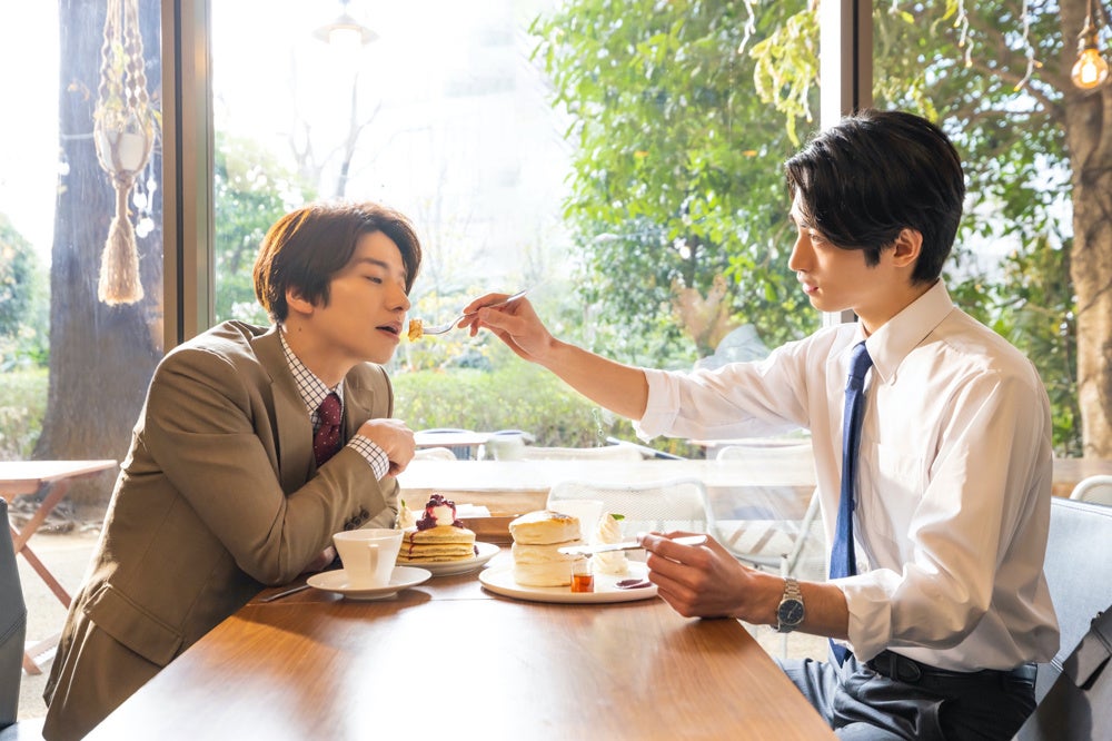 （左から）武田航平、木村達成 ©2022佐岸左岸／大洋図書／「オールドファッションカップケーキ」製作委員会