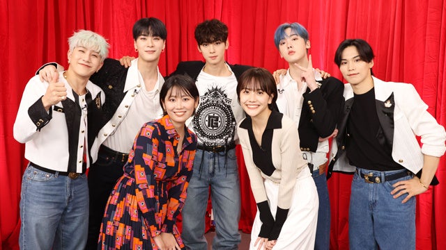 （左後ろから）ジンジン、ムンビン、チャウヌ、ユンサナ、ラキ （左前から）新美有加（フジテレビアナウンサー）、松井愛莉 （C）フジテレビ